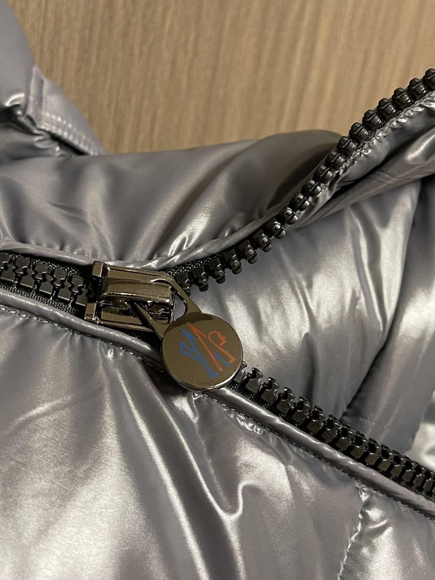 Moncler Maya 短款连帽羽绒服外套，Moncler Maya短款羽绒是Moncler经典单品，