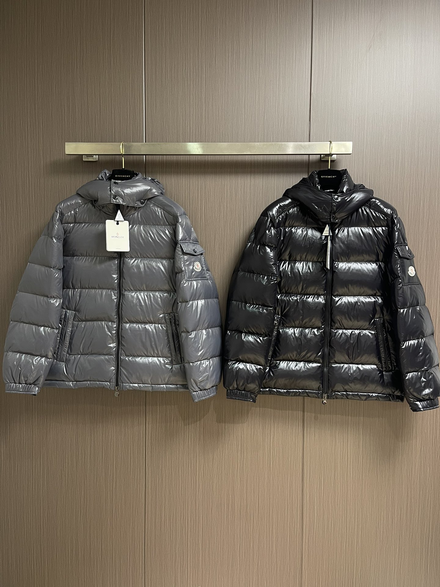 Moncler Maya 短款连帽羽绒服外套，Moncler Maya短款羽绒是Moncler经典单品，