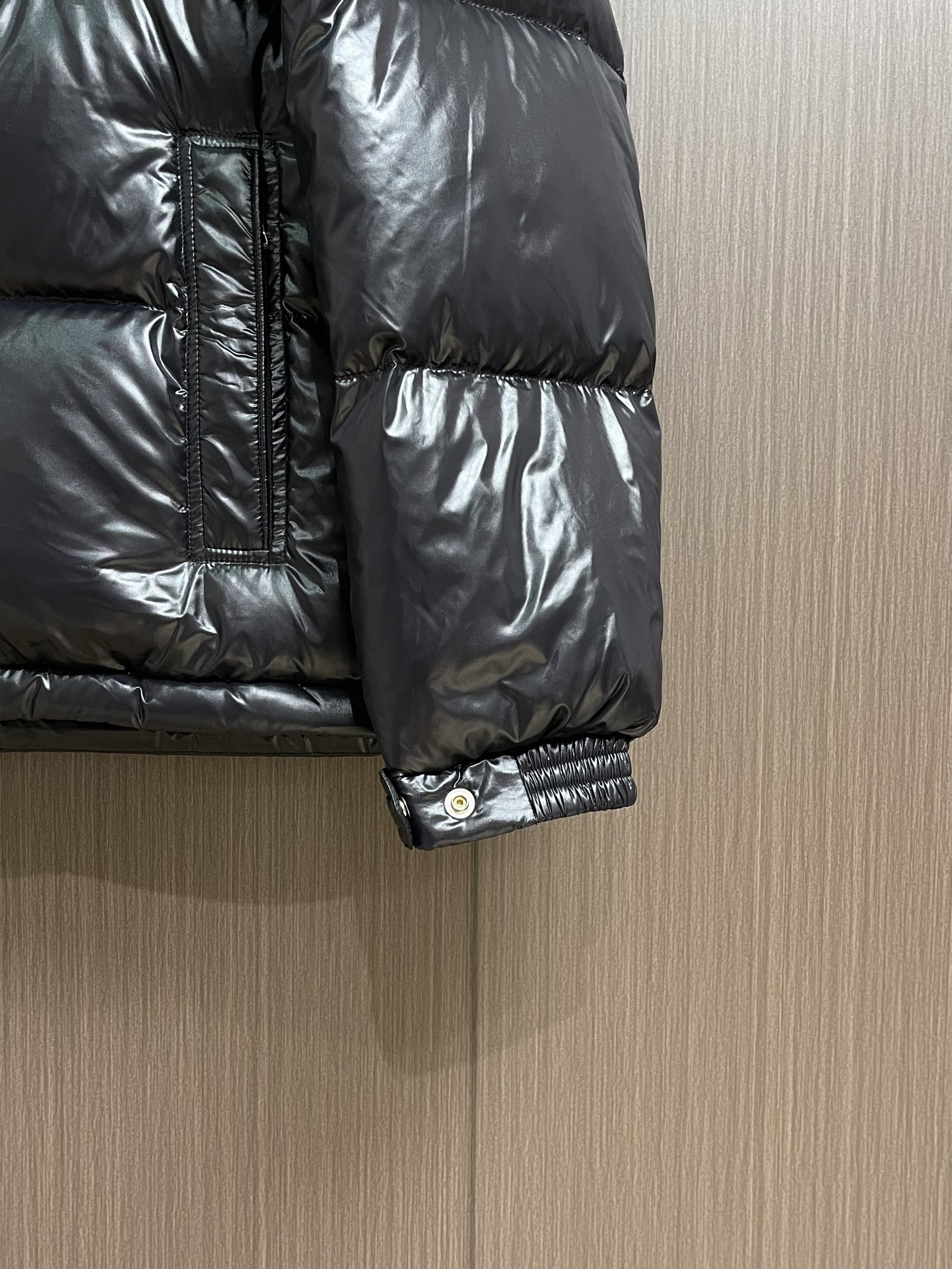 Moncler Montbeliard 连帽羽绒外套，国标98纯白鸭绒朵，100％市面最高品质，15D尼