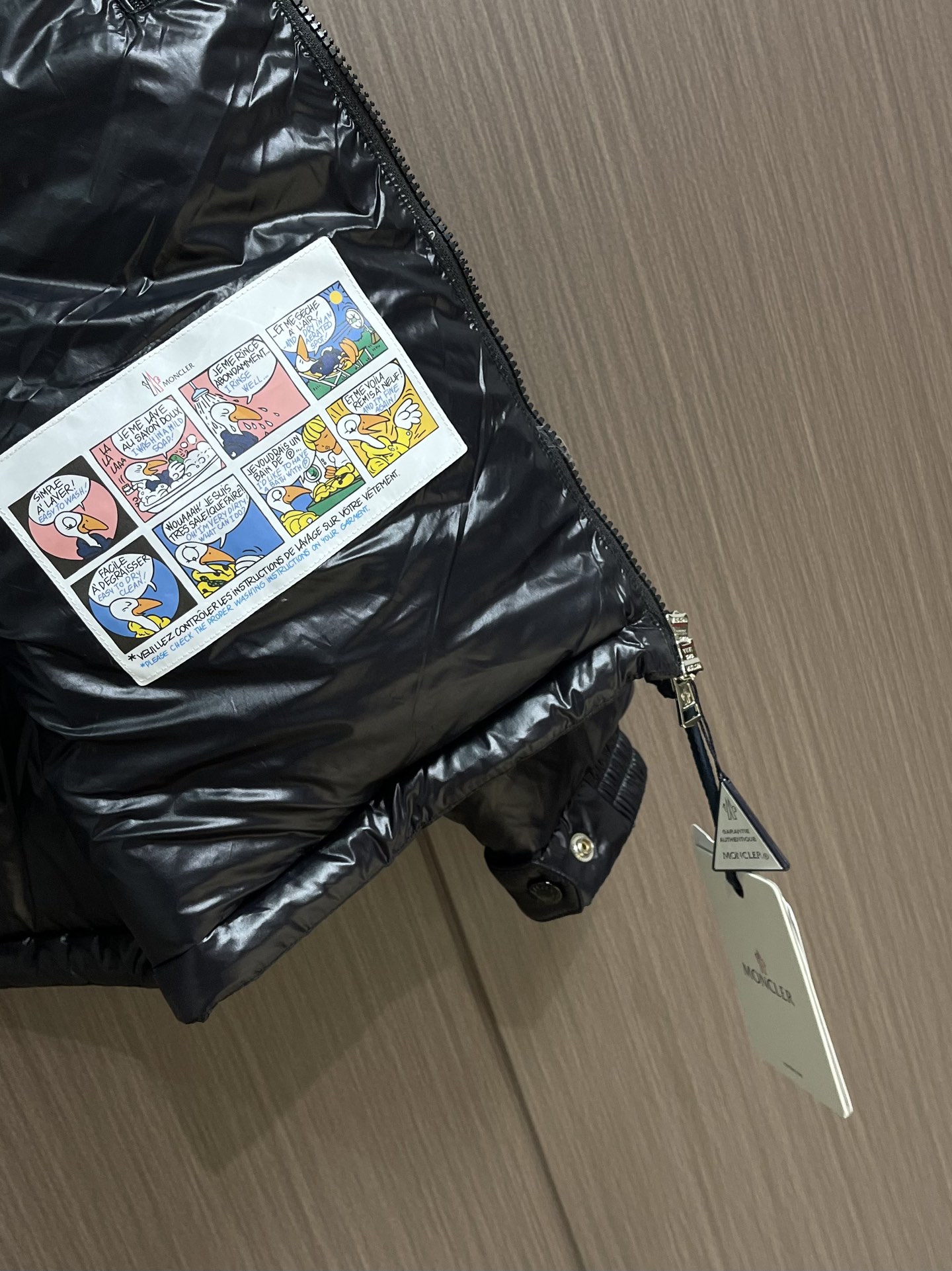 Moncler Montbeliard 连帽羽绒外套，国标98纯白鸭绒朵，100％市面最高品质，15D尼