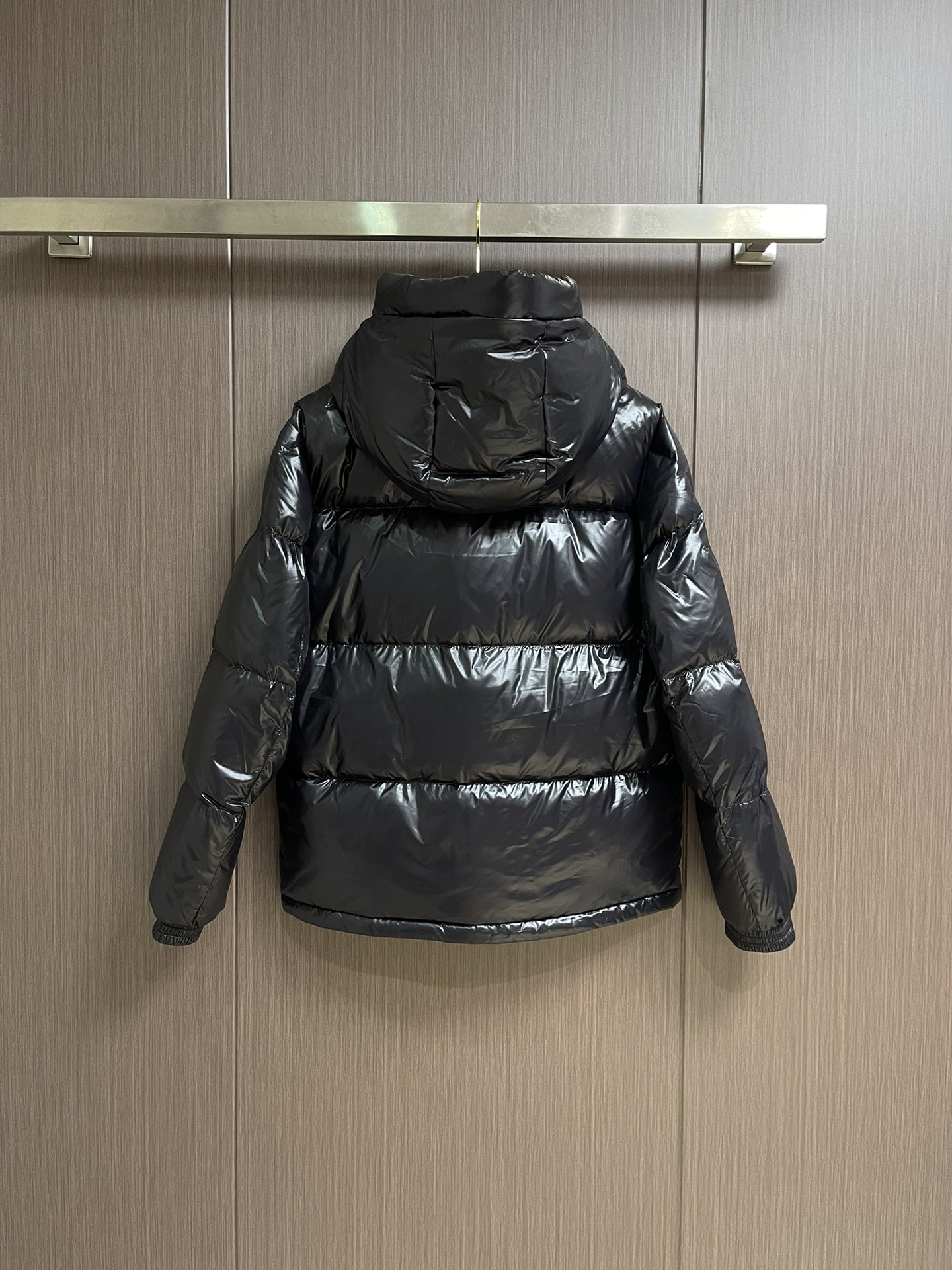 Moncler Montbeliard 连帽羽绒外套，国标98纯白鸭绒朵，100％市面最高品质，15D尼