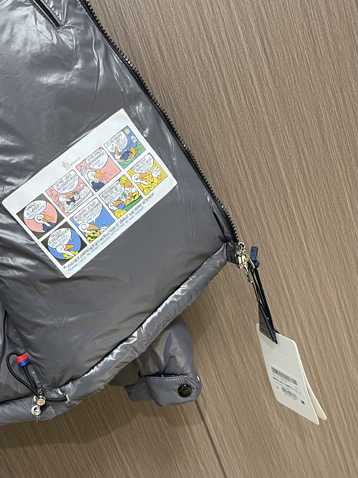 Moncler Montbeliard 连帽羽绒外套，国标98纯白鸭绒朵，100％市面最高品质，15D尼