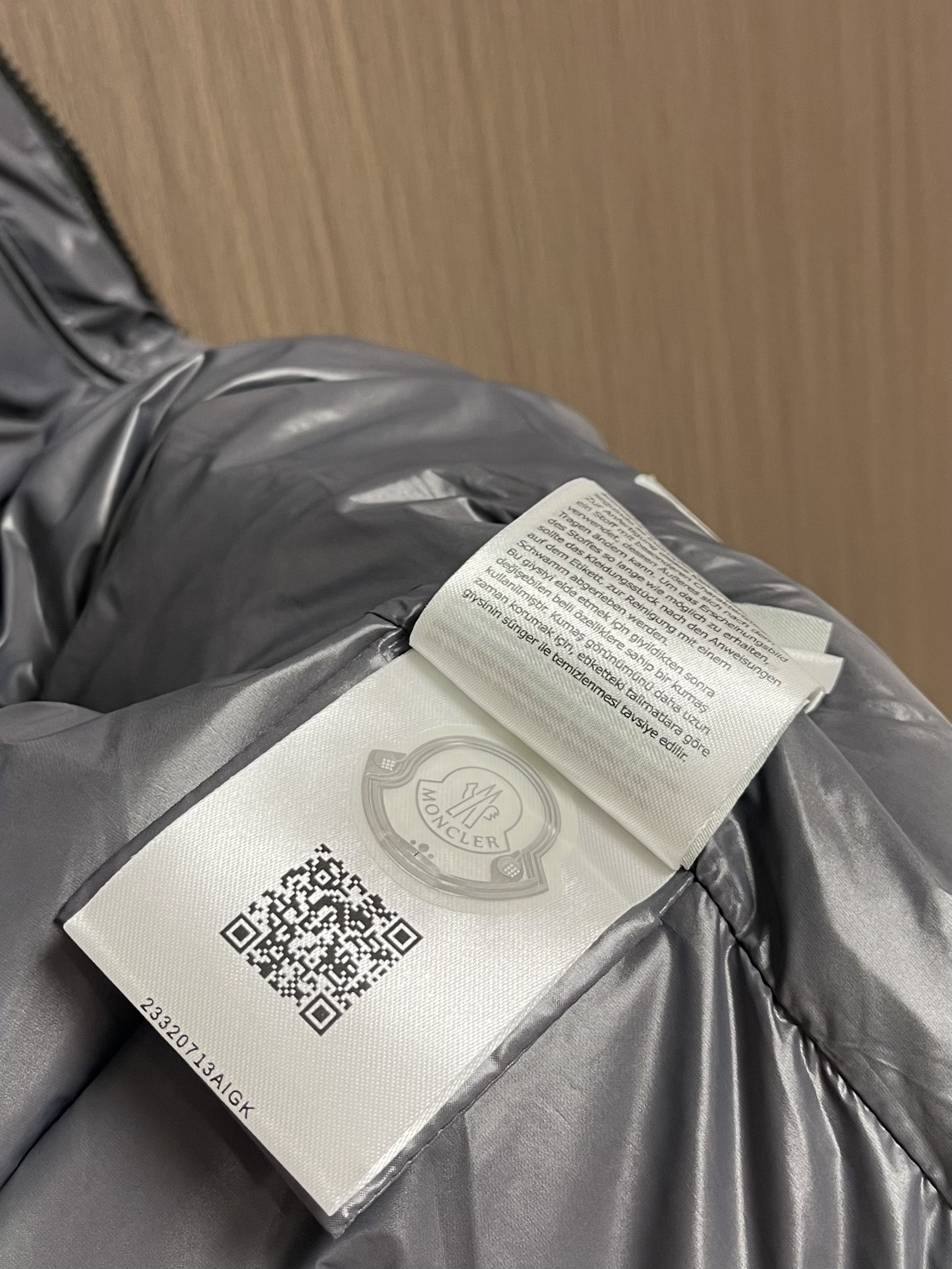 Moncler Montbeliard 连帽羽绒外套，国标98纯白鸭绒朵，100％市面最高品质，15D尼