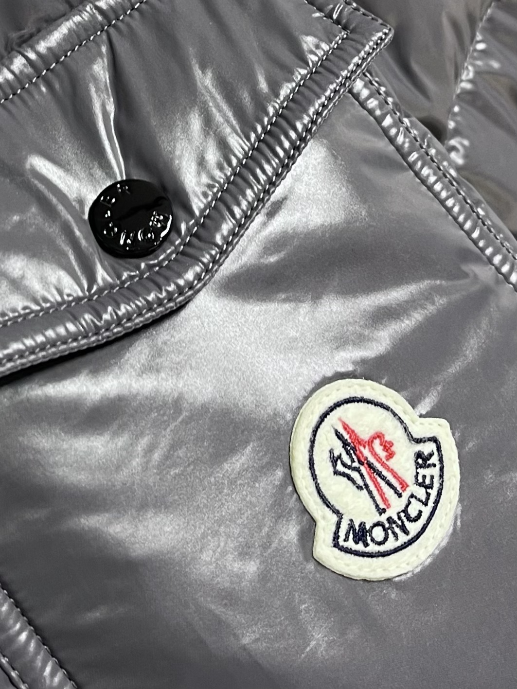 Moncler Montbeliard 连帽羽绒外套，国标98纯白鸭绒朵，100％市面最高品质，15D尼