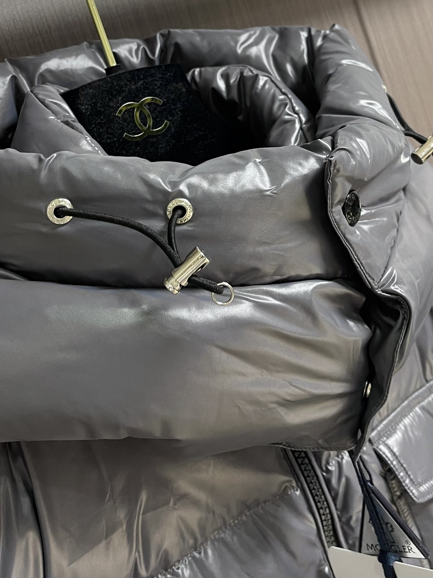 Moncler Montbeliard 连帽羽绒外套，国标98纯白鸭绒朵，100％市面最高品质，15D尼