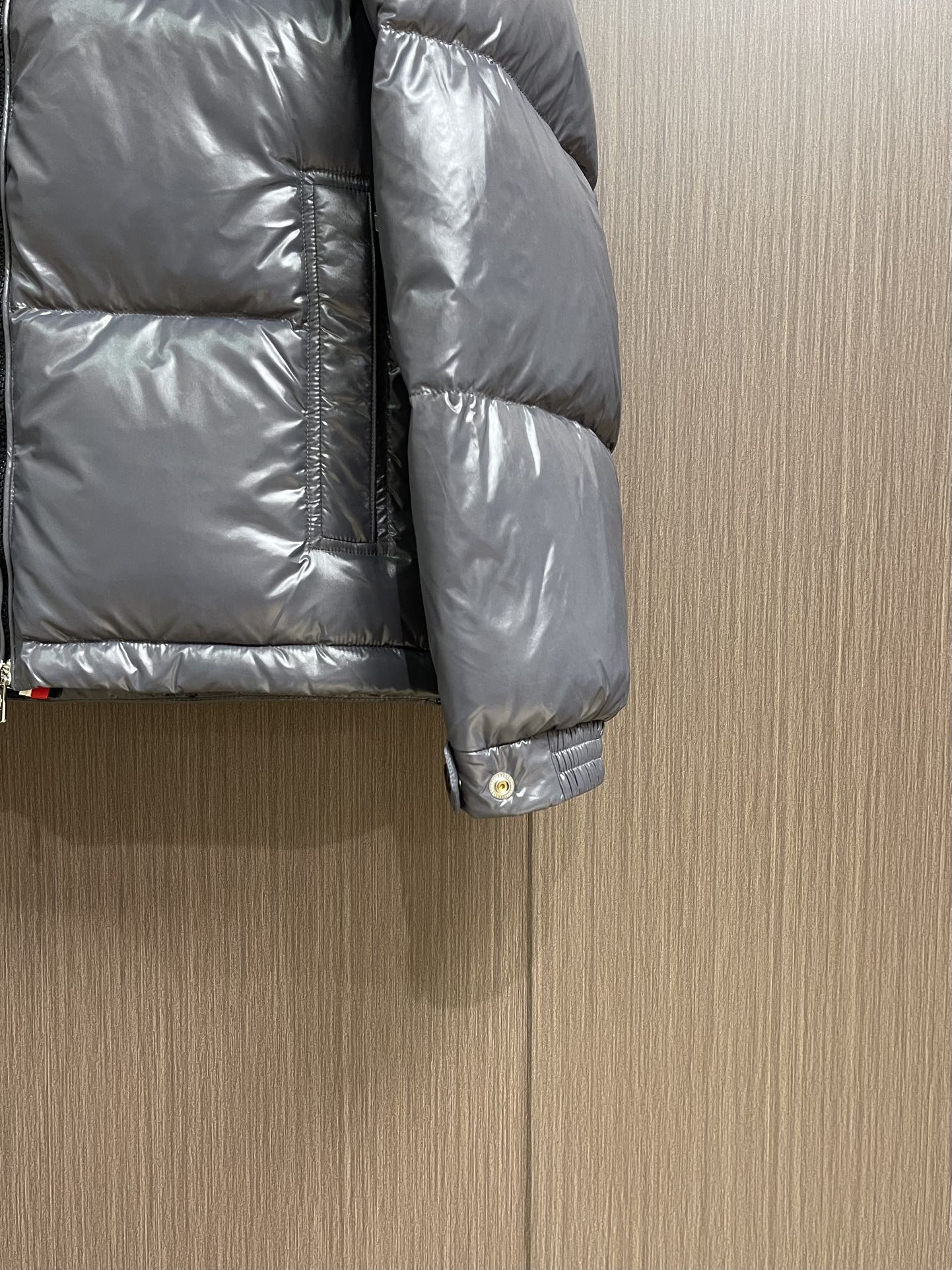 Moncler Montbeliard 连帽羽绒外套，国标98纯白鸭绒朵，100％市面最高品质，15D尼