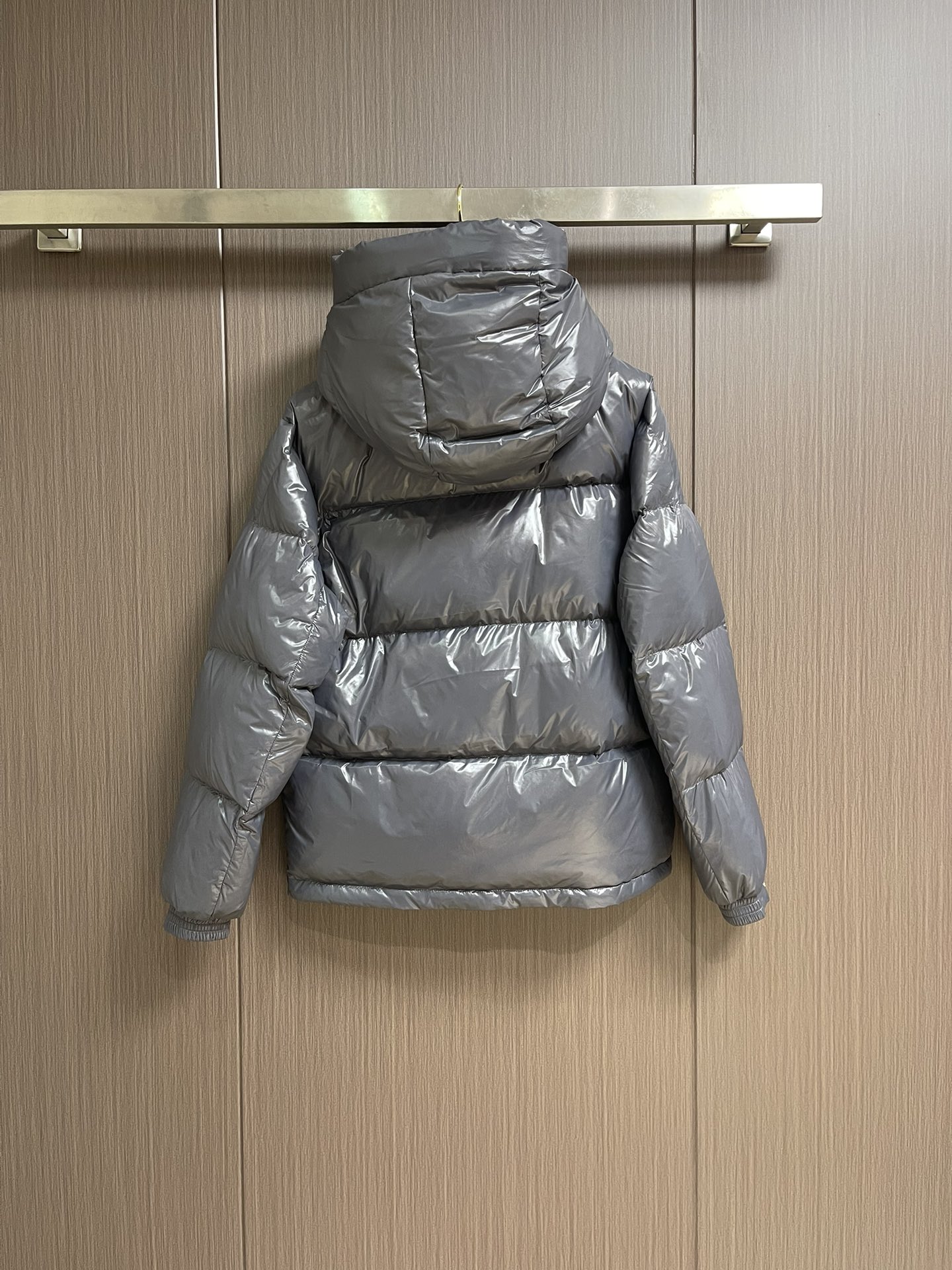 Moncler Montbeliard 连帽羽绒外套，国标98纯白鸭绒朵，100％市面最高品质，15D尼