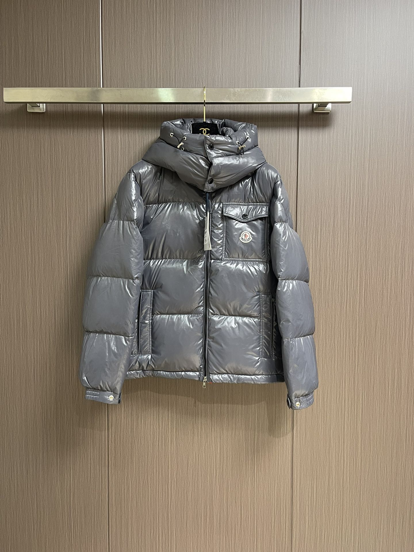 NO:547031,Moncler Montbeliard hooded down jacket, national standard 98 pure white duck down, the highest quality on the market, the highest standard of 15D nylon nylon fabric lining, the original Velcro is durable, all auxiliary hardware is customized in the factory, restore the quality!  Size 1-2-3-4-5,,jackets & coats,down jacket,hats,alexander wang19860909Moncler Montbeliard 连帽羽绒外套,国标98纯白鸭绒朵,市面最高品质,15D尼龙nylon面料里布最高标准,原版魔术贴经久耐用,辅料五金全部原厂定做,还原品质！尺码1-2-3-4-5,,jackets & coats,down jacket,hats,alexander wang,Men's clothing