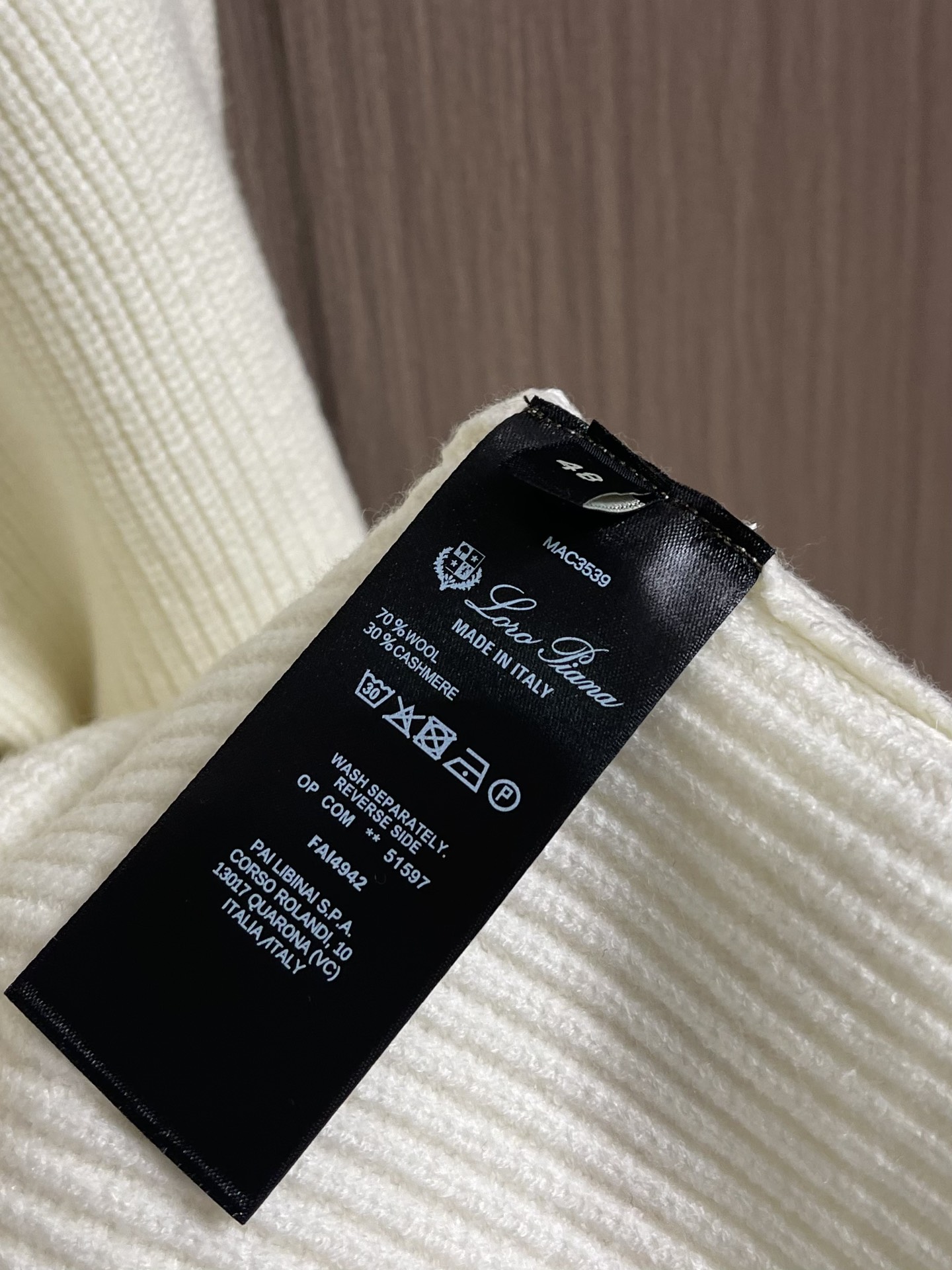 lP🆕 Loro Piano2025SS秋冬新款针织V领开衫毛衣 经典设计感与颜值爆棚，品质更是无法挑剔