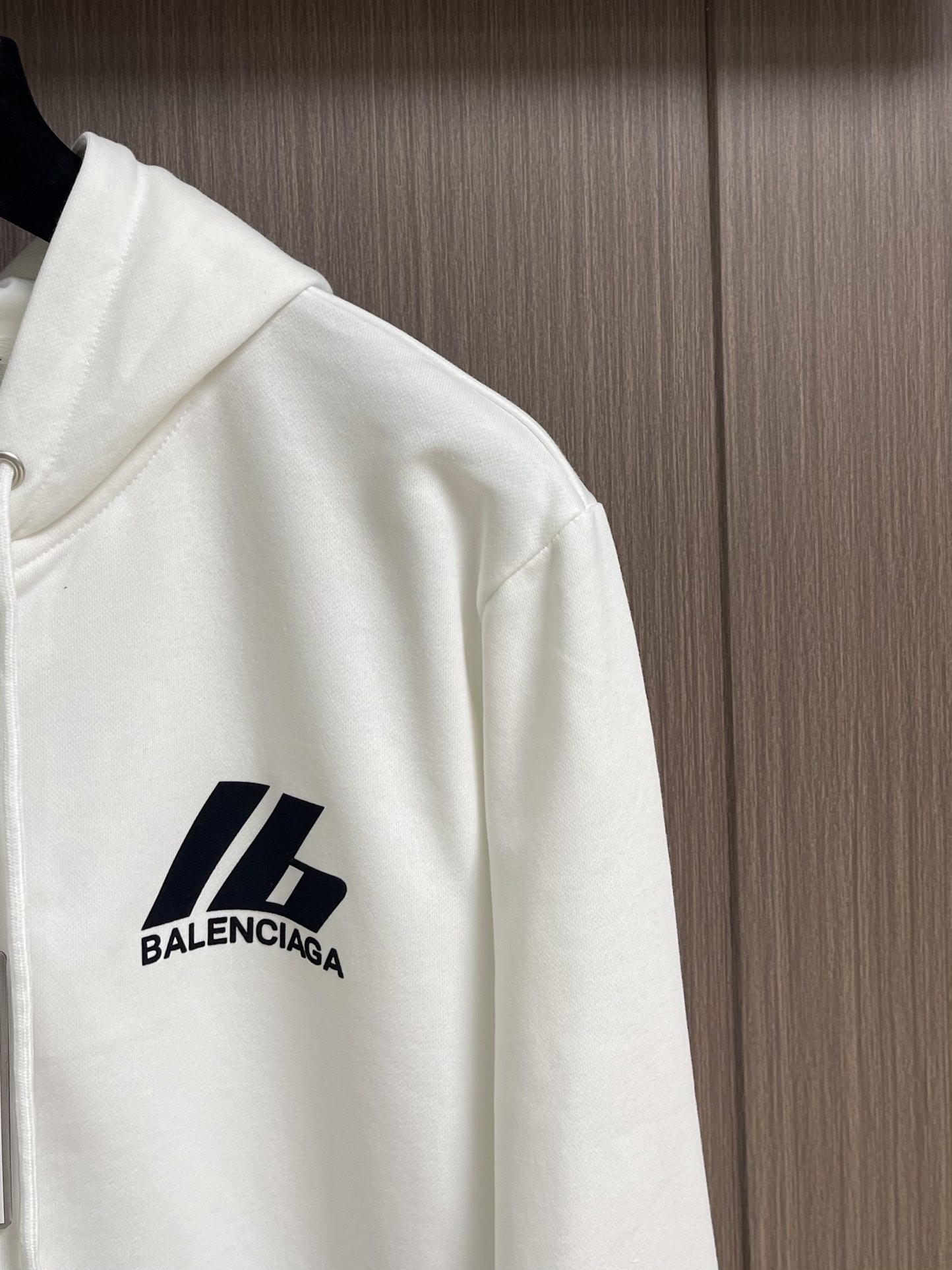 BALENCIAGA 巴黎世家logo标识印花拉链连帽卫衣，定织420G重磅鱼鳞毛圈面料抓绒处理，订染并