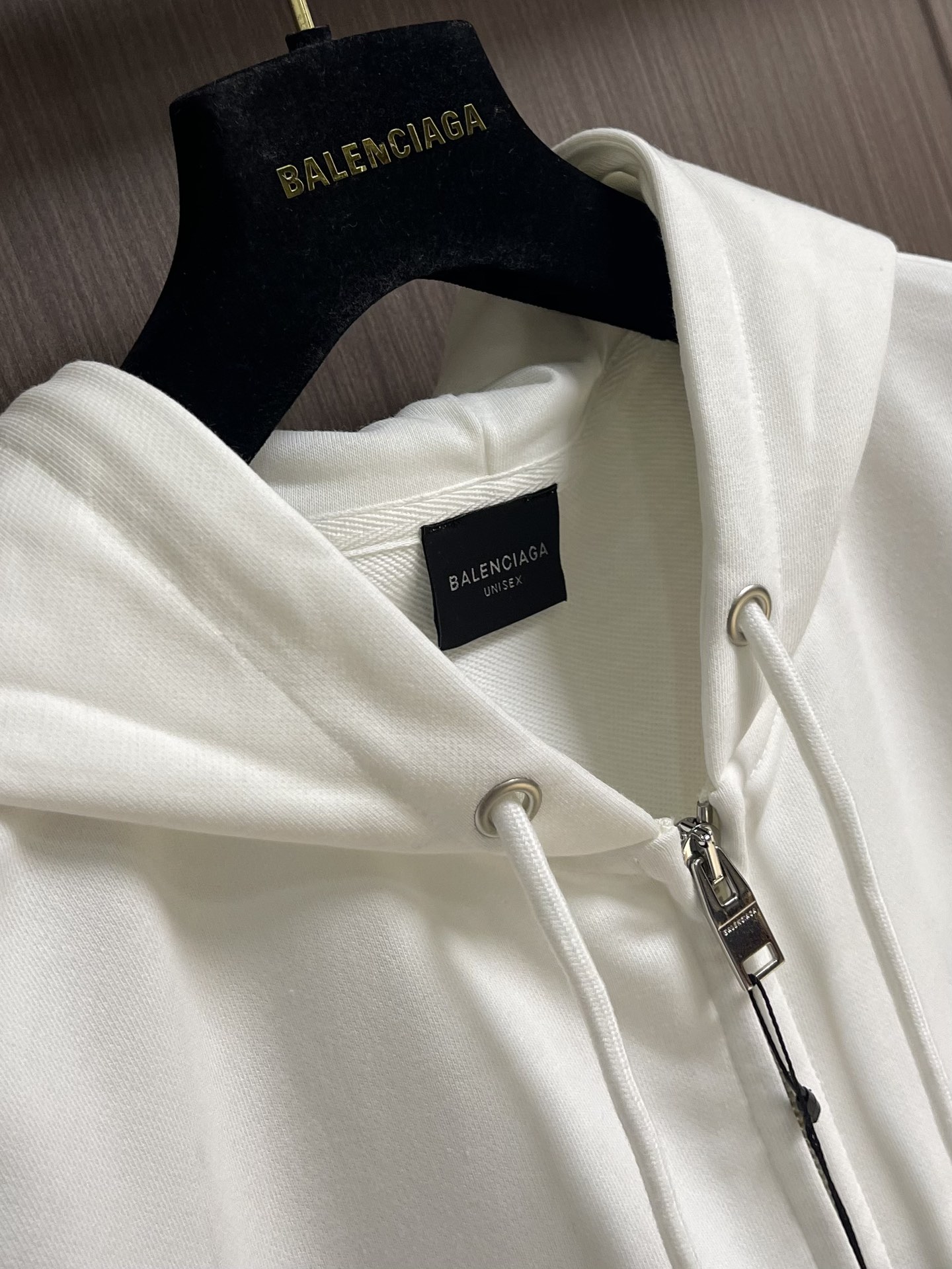 BALENCIAGA 巴黎世家logo标识印花拉链连帽卫衣，定织420G重磅鱼鳞毛圈面料抓绒处理，订染并