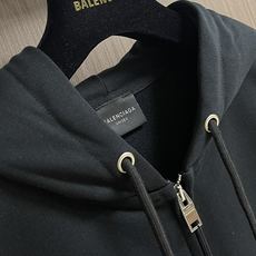 BALENCIAGA 巴黎世家logo标识印花拉链连帽卫衣,定织420G重磅鱼鳞毛圈面料抓绒处理,订染并 BALENCIAGA 巴黎世家logo标识印花拉链连帽卫衣,定织420G重磅鱼鳞毛圈面料抓绒处理,订染并