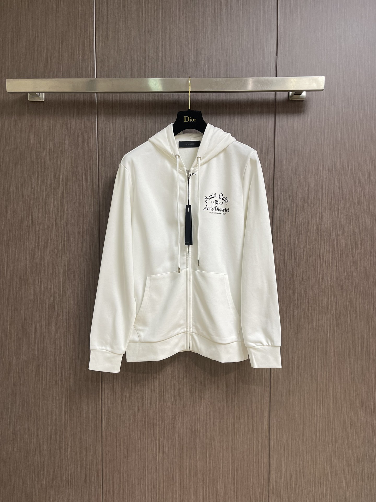 NO:547020,AMIRI hand-painted logo logo doodle printed hooded zipper sweatshirt. As the leading brand of VTG style, this sweatshirt is printed with a very vintage graffiti logo. The fabric is made of high-string cotton 230g plush light wool treatment and washed and set to make the fabric soft and three-dimensional. Size M-3XL M bust 112 shoulder width 44 garment length 69 sleeve length 64 L bust 116 shoulder width 46 length 71 sleeve length 65 XL bust 120 shoulder width 48 length 73 sleeve length 66 2XL bust 124 shoulder width 50 length 75 sleeve length 67 3XL bust 128 shoulder width 52 length 77 sleeve length 68,,amiri,hoodie,sweatshirts,hats,alexander wang19860909AMIRI 手绘logo标识涂鸦印花连帽拉链卫衣. 作为vtg风格的领头品牌,这款卫衣印着极具古着风格的涂鸦标识,面料采用高支全棉230克毛绒轻拉毛处理后水洗定型使面料柔软而有立体感.尺码M-3XL M码 胸围112 肩宽44 衣长69 袖长64 L码 胸围116 肩宽46 衣长71 袖长65 XL码胸围120 肩宽48 衣长73 袖长66 2XL码 胸围124肩宽50 衣长75 袖长67 3XL码 胸围128 肩宽52 衣长77袖长68,,amiri,hoodie,sweatshirts,hats,alexander wang,Men's clothing