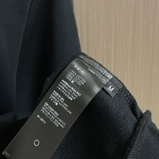 AMIRI 2025SS秋冬新款前后logo印花连帽卫衣。 作为vtg风格的领头品牌,这款卫衣左前方和正 AMIRI 2025SS秋冬新款前后logo印花连帽卫衣。 作为vtg风格的领头品牌,这款卫衣左前方和正