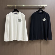 LV 2025SS早秋新款刺绣logo长袖T恤,面料采用26s双纱面和10s鱼鳞底面料,搭配380g罗纹 LV 2025SS早秋新款刺绣logo长袖T恤,面料采用26s双纱面和10s鱼鳞底面料,搭配380g罗纹