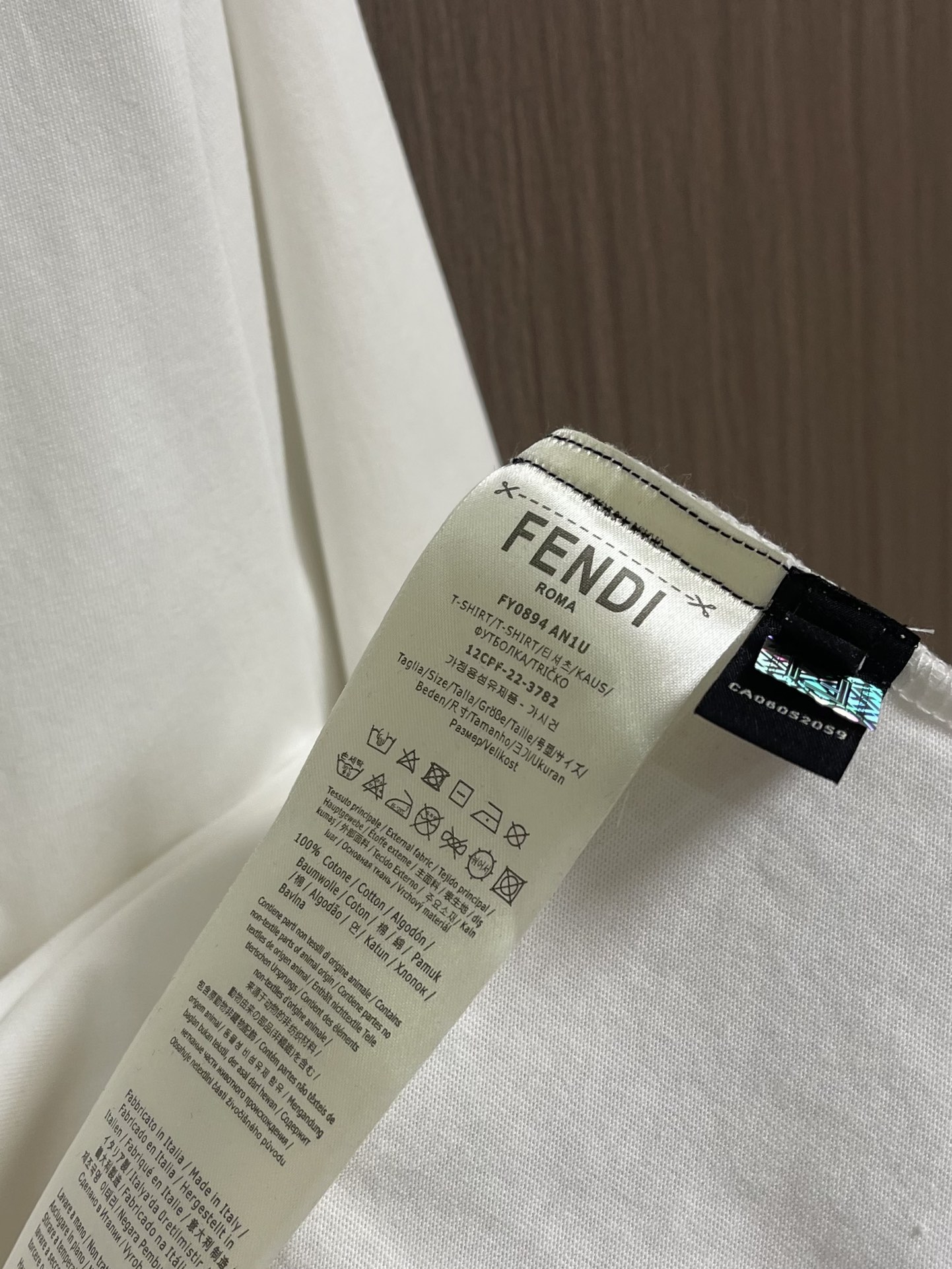 FENDI 2025SS早秋盾牌标识印花圆领长袖t恤，进口原版面料，顶级印花工艺字母图案logo，独特设