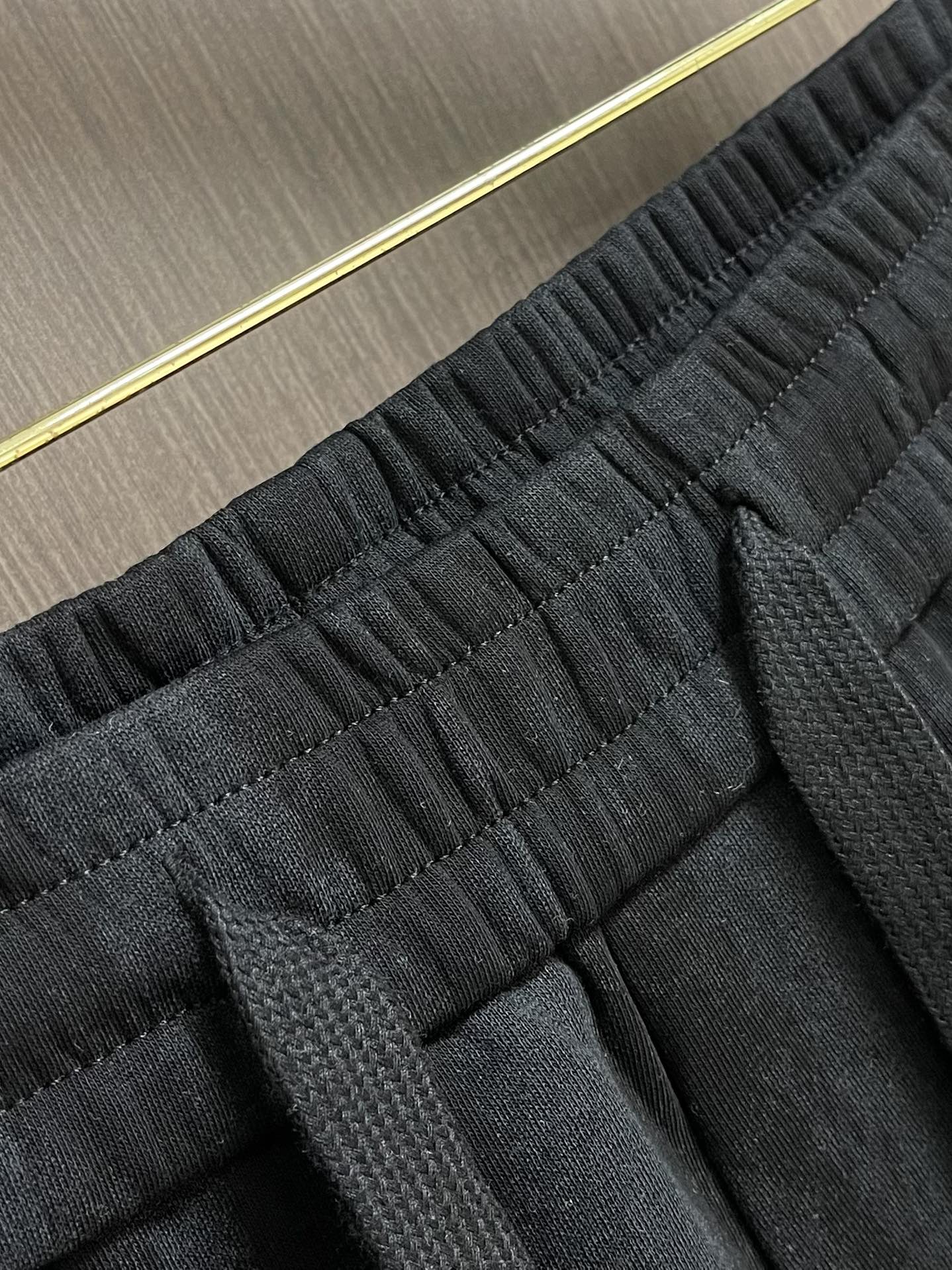 CH 克罗心 2025ss秋冬新款松紧裤阔腿裤，身穿着非常舒适 低调不失奢华 穿出去非常有档次，裤型款式