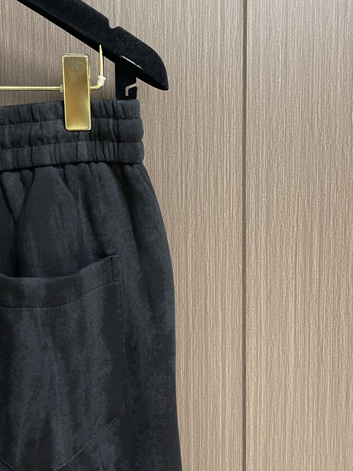 CH 克罗心 2025ss秋冬新款松紧裤阔腿裤，身穿着非常舒适 低调不失奢华 穿出去非常有档次，裤型款式