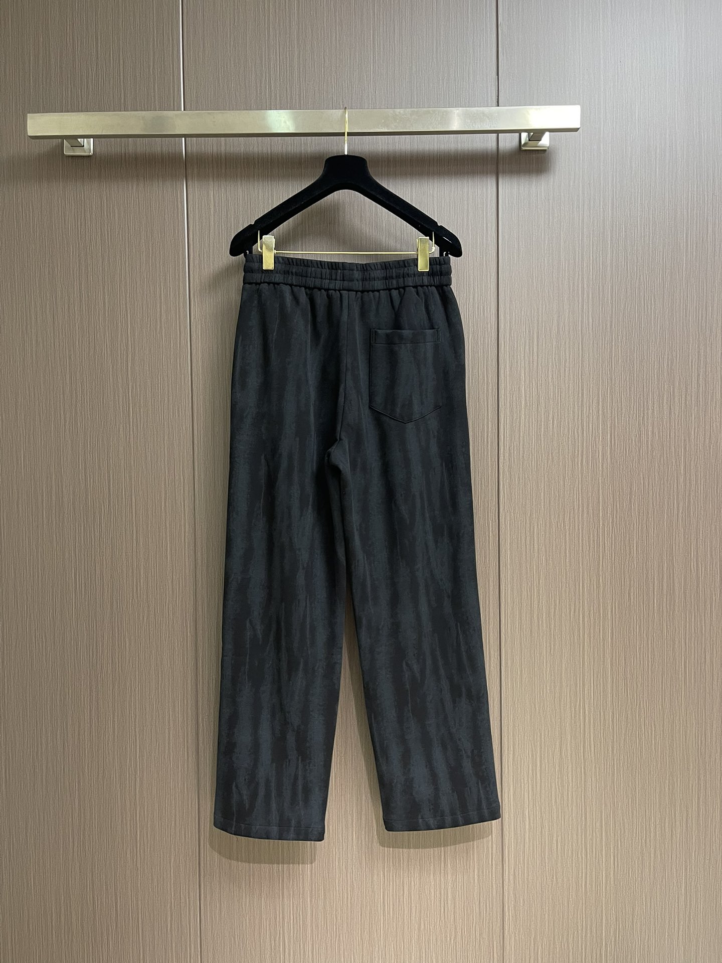 CH 克罗心 2025ss秋冬新款松紧裤阔腿裤，身穿着非常舒适 低调不失奢华 穿出去非常有档次，裤型款式