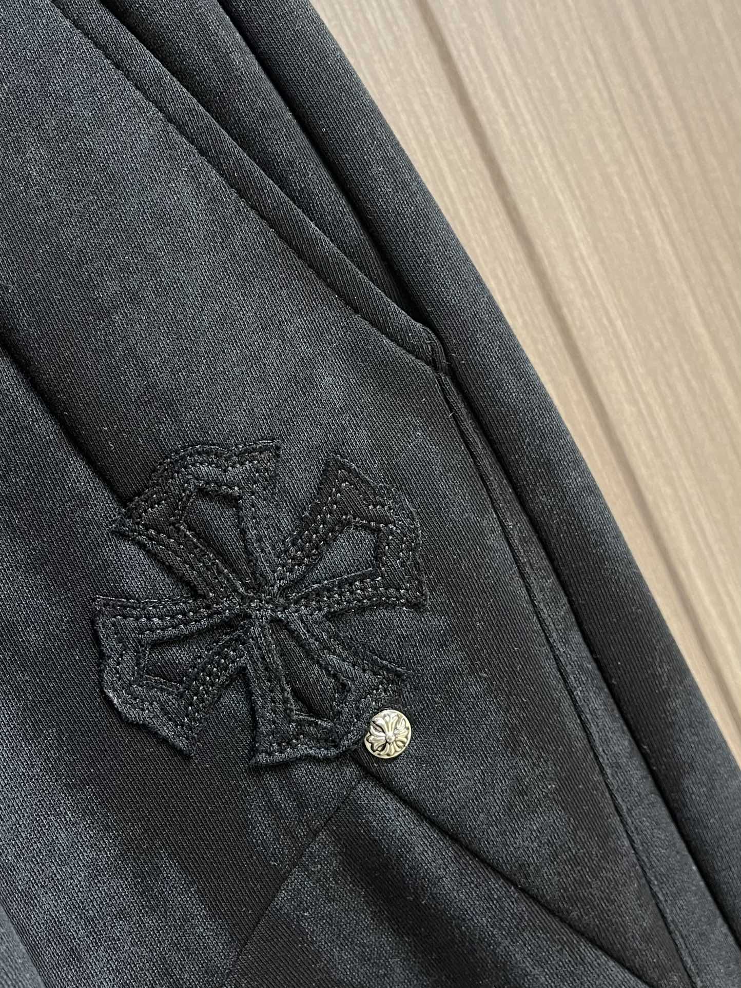 CH 克罗心 2025ss秋冬新款松紧裤阔腿裤，身穿着非常舒适 低调不失奢华 穿出去非常有档次，裤型款式