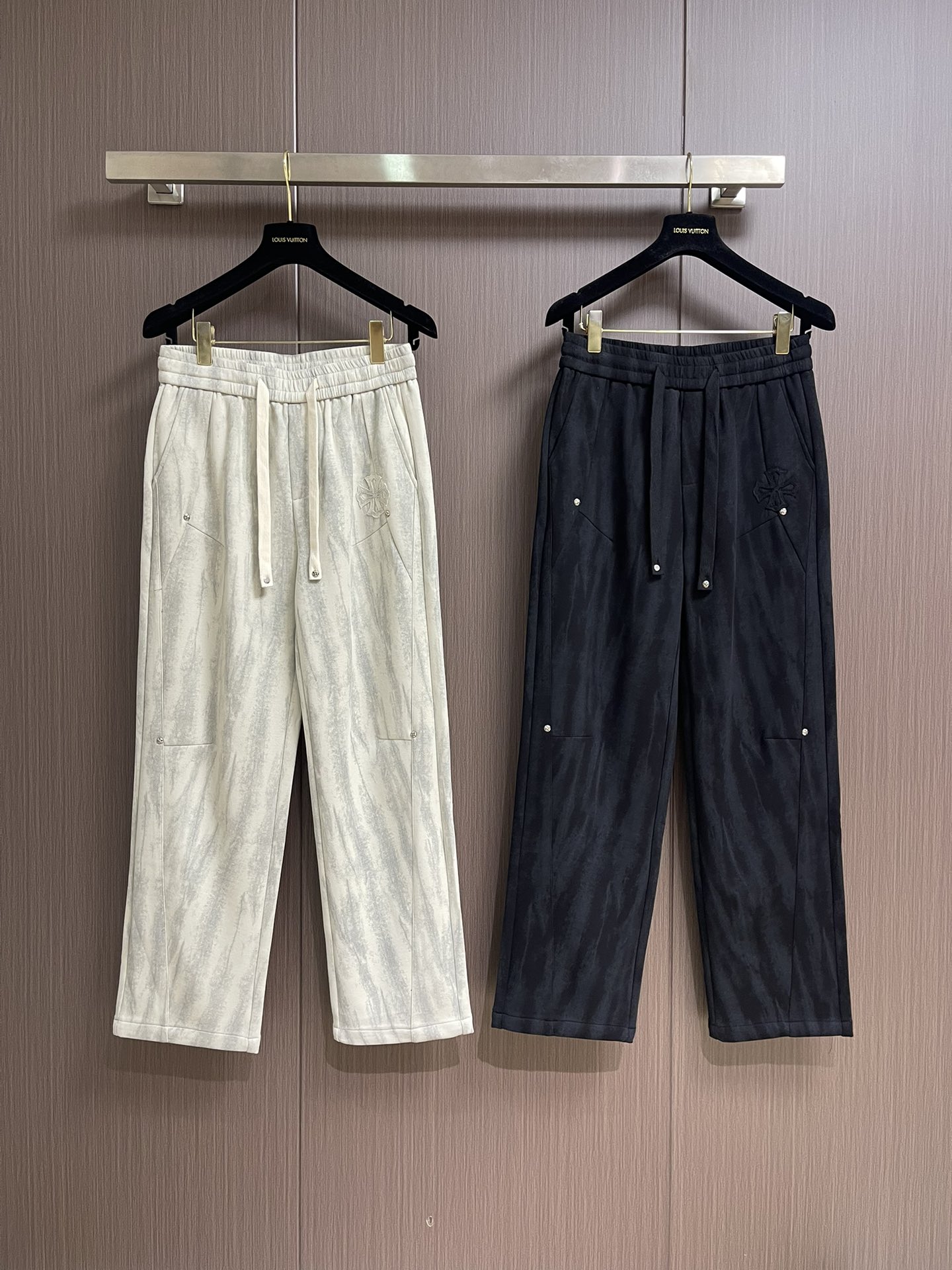 CH 克罗心 2025ss秋冬新款松紧裤阔腿裤，身穿着非常舒适 低调不失奢华 穿出去非常有档次，裤型款式