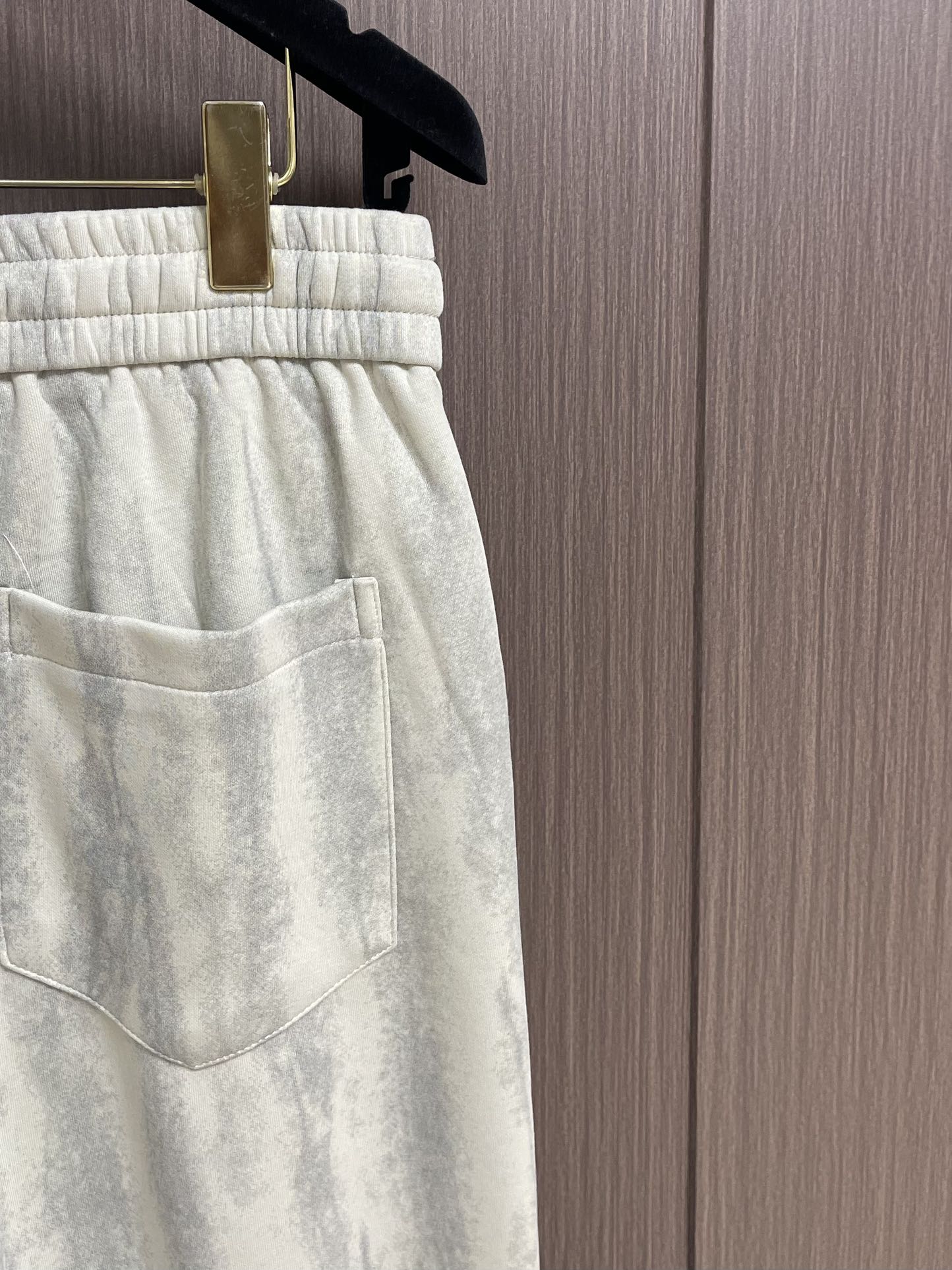 CH 克罗心 2025ss秋冬新款松紧裤阔腿裤，身穿着非常舒适 低调不失奢华 穿出去非常有档次，裤型款式