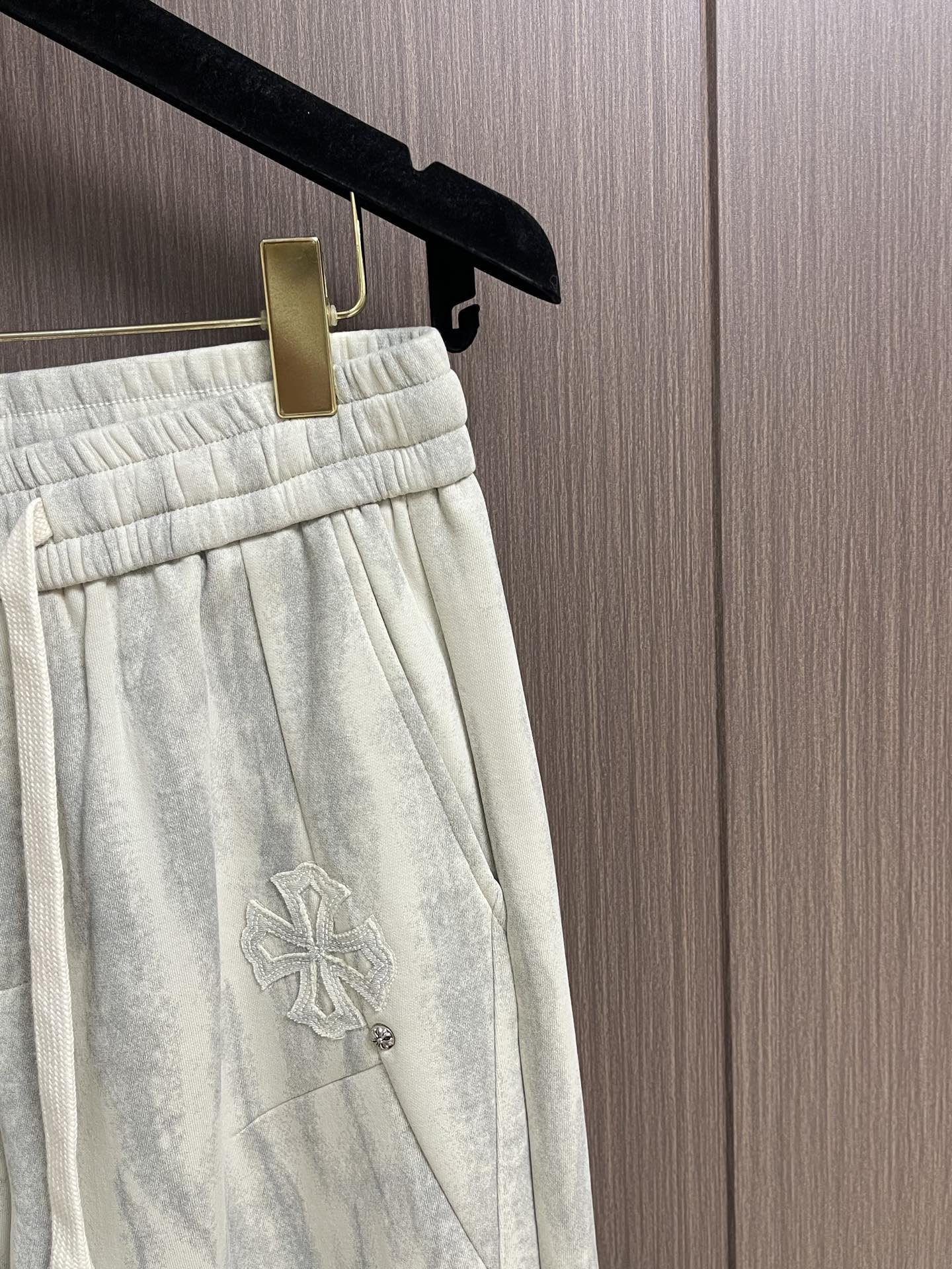 CH 克罗心 2025ss秋冬新款松紧裤阔腿裤，身穿着非常舒适 低调不失奢华 穿出去非常有档次，裤型款式