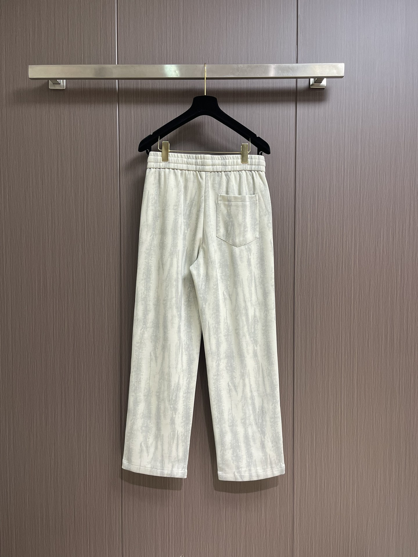 CH 克罗心 2025ss秋冬新款松紧裤阔腿裤，身穿着非常舒适 低调不失奢华 穿出去非常有档次，裤型款式