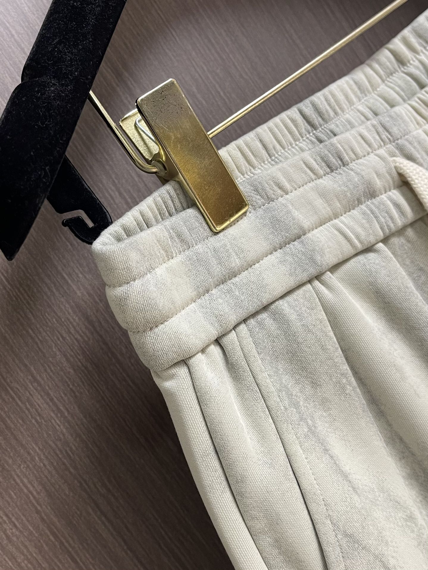 CH 克罗心 2025ss秋冬新款松紧裤阔腿裤，身穿着非常舒适 低调不失奢华 穿出去非常有档次，裤型款式