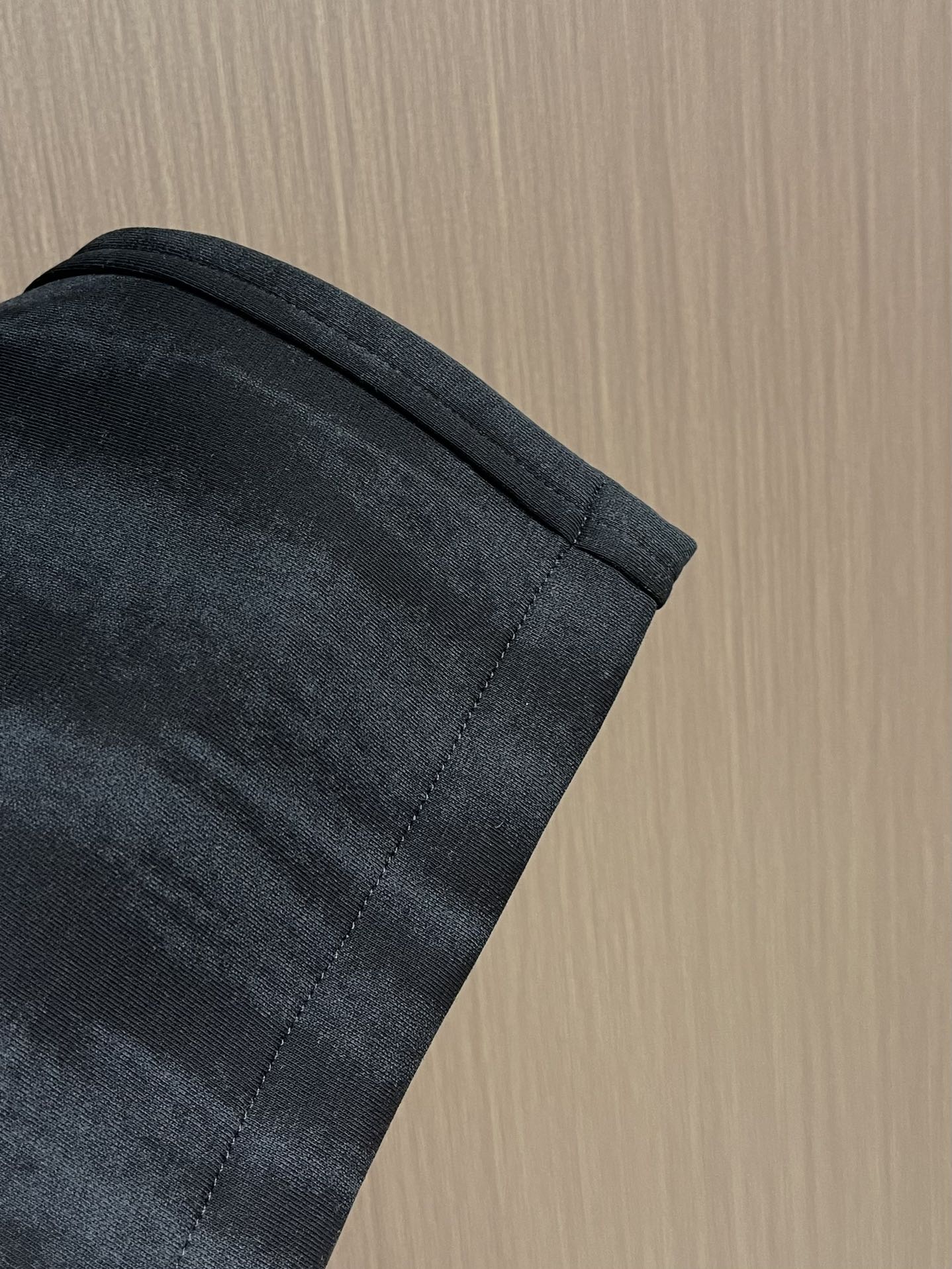 Balenciaga 2025SS早秋新款直筒休闲卫裤，简约时尚新款定制面料，身穿手感舒适 低调不失奢华