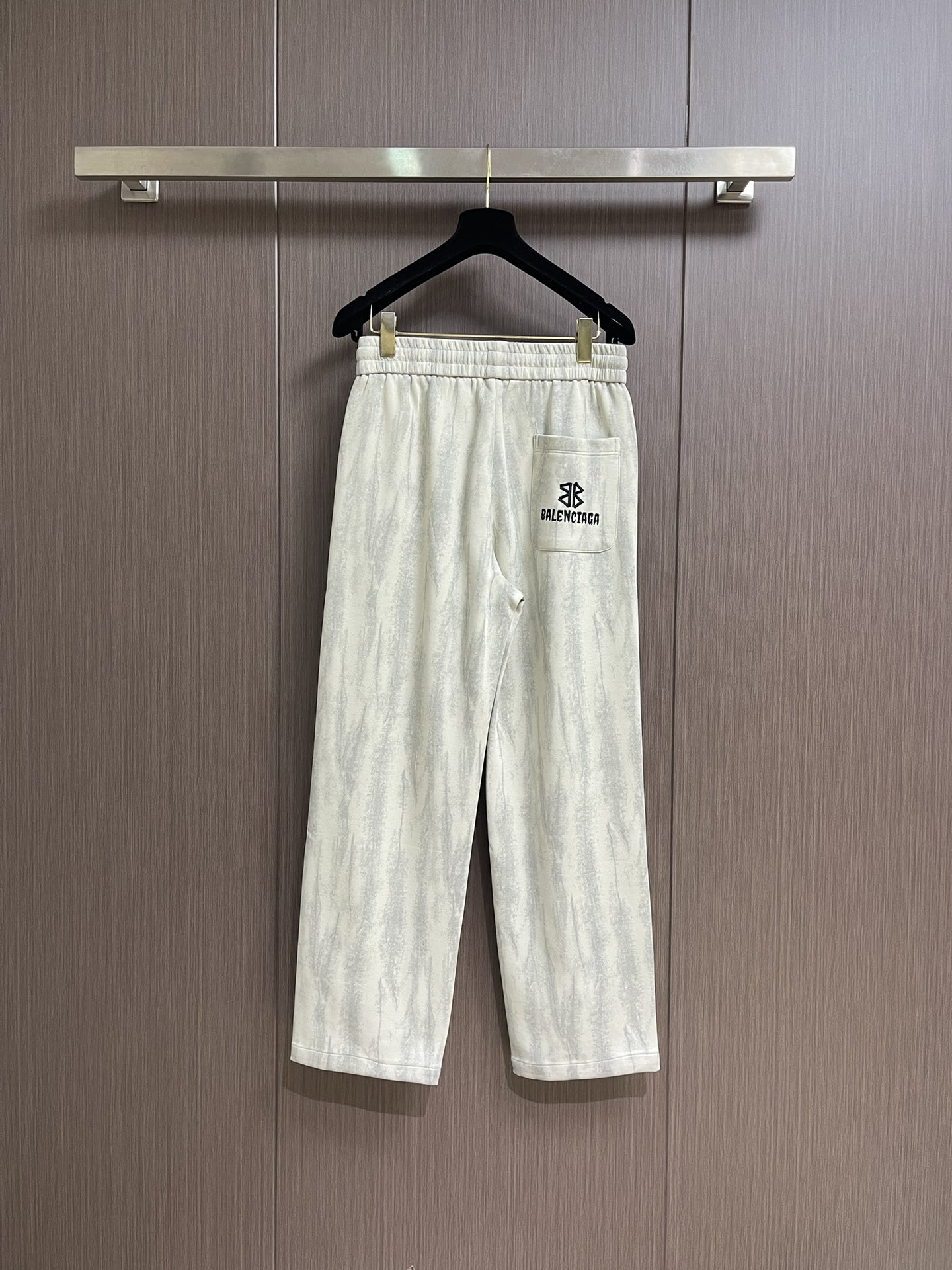 Balenciaga 2025SS早秋新款直筒休闲卫裤，简约时尚新款定制面料，身穿手感舒适 低调不失奢华