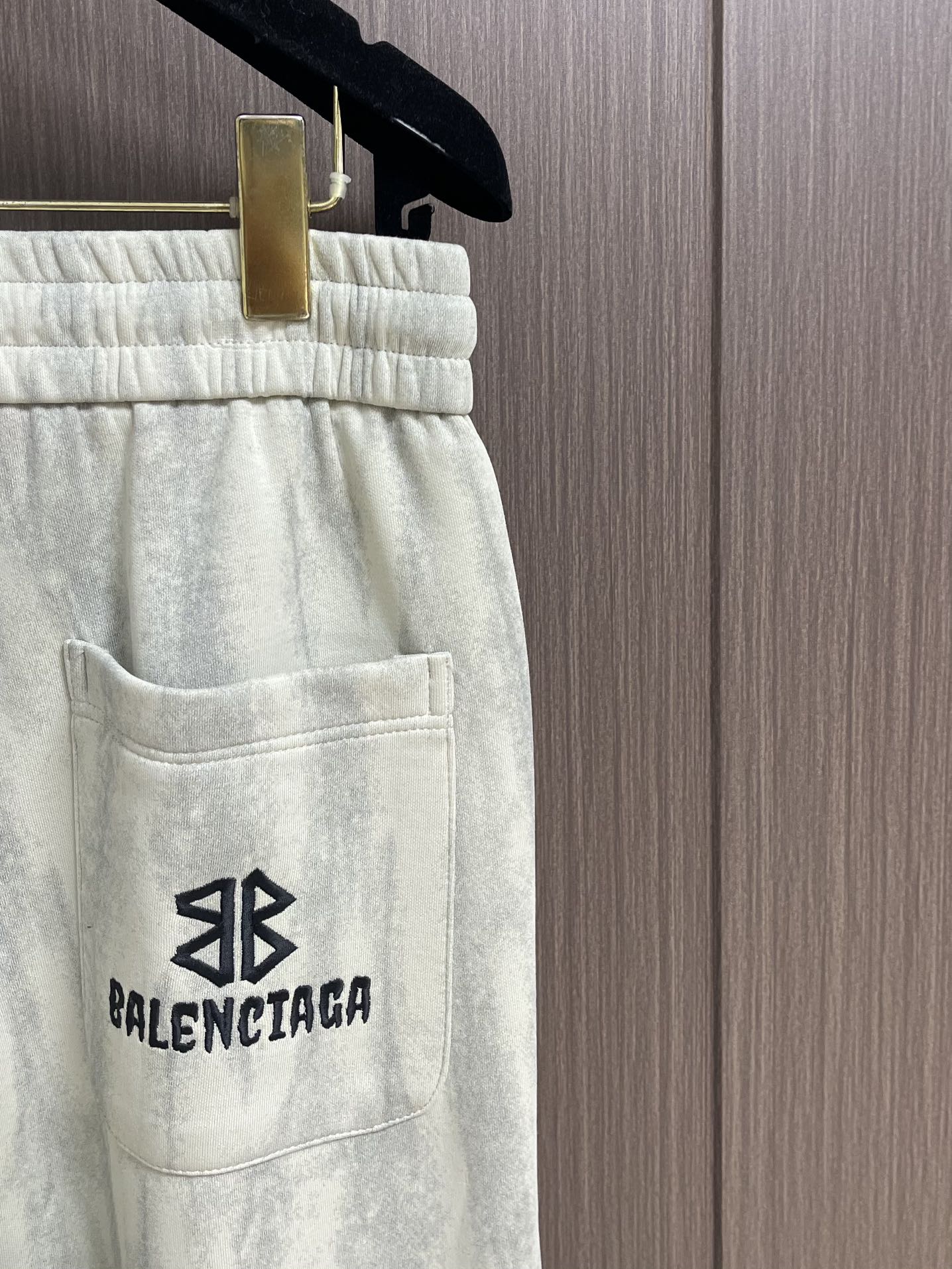 Balenciaga 2025SS早秋新款直筒休闲卫裤，简约时尚新款定制面料，身穿手感舒适 低调不失奢华