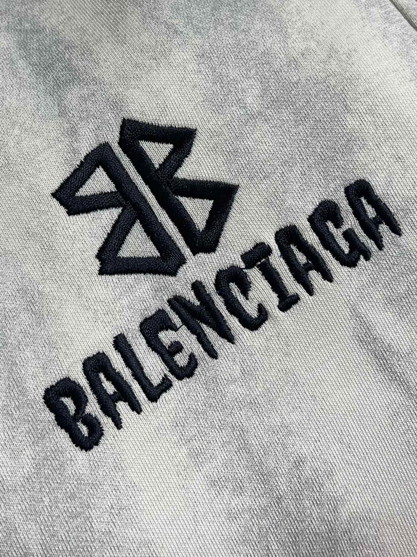 Balenciaga 2025SS早秋新款直筒休闲卫裤，简约时尚新款定制面料，身穿手感舒适 低调不失奢华