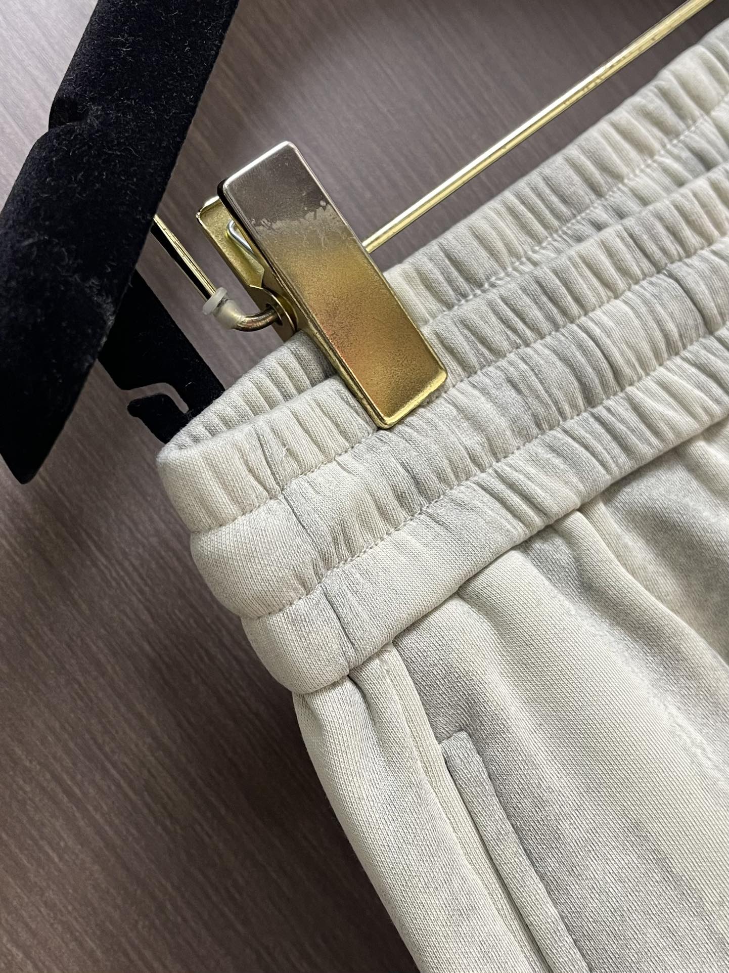 Balenciaga 2025SS早秋新款直筒休闲卫裤，简约时尚新款定制面料，身穿手感舒适 低调不失奢华