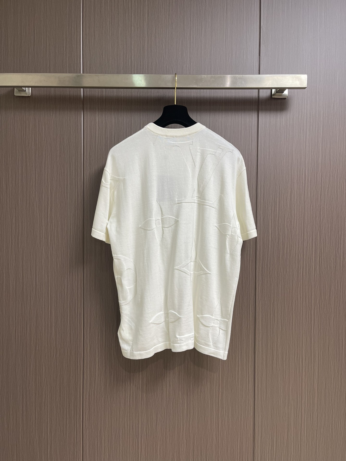 LV 2025FW 压花提花针织圆领短袖T恤，重工定位立体嵌花工艺贯穿时髦高级感！瑞士机织定位嵌花工艺，