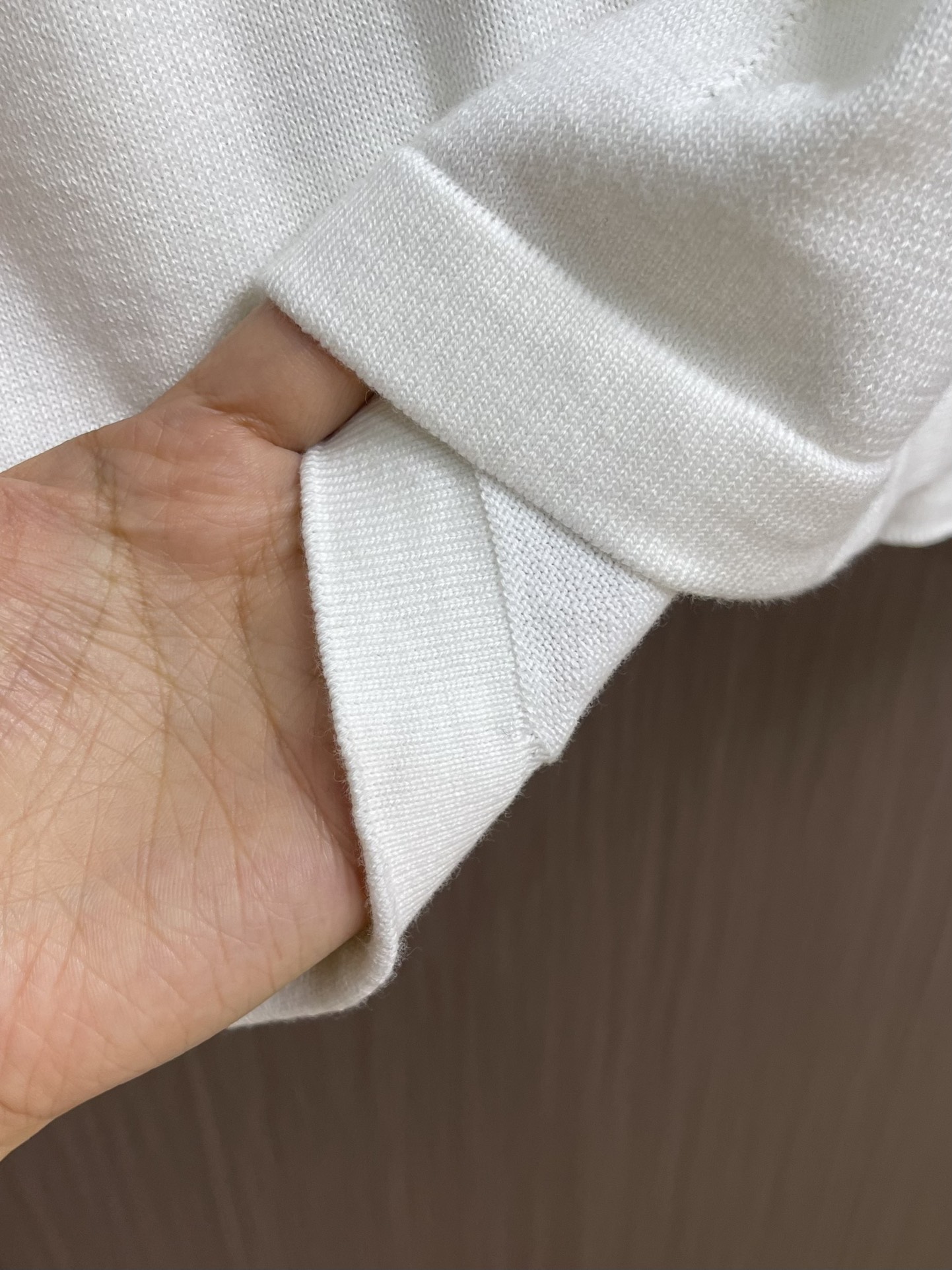 LV 2025FW 压花提花针织圆领短袖T恤，重工定位立体嵌花工艺贯穿时髦高级感！瑞士机织定位嵌花工艺，