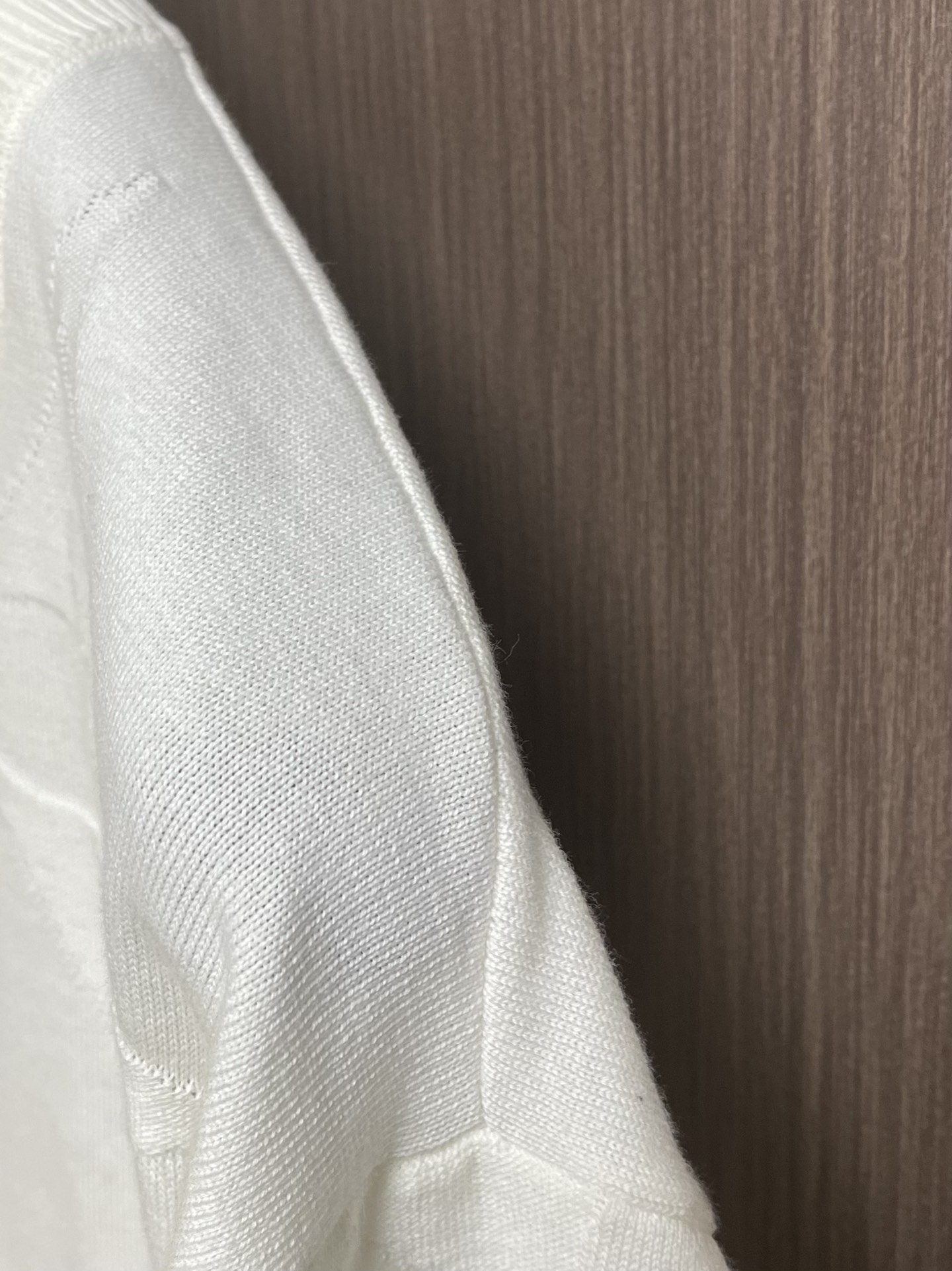 LV 2025FW 压花提花针织圆领短袖T恤，重工定位立体嵌花工艺贯穿时髦高级感！瑞士机织定位嵌花工艺，