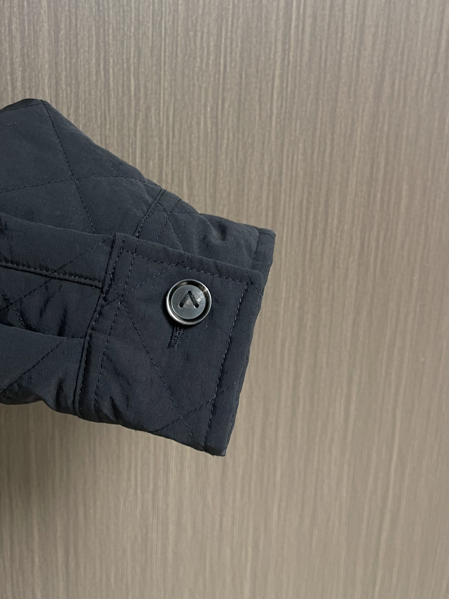 BOTTAGE VENETA BV 口袋标识贴饰棉服外套，面料选用79％棉和21％锦纶混纺而成，高棉含量