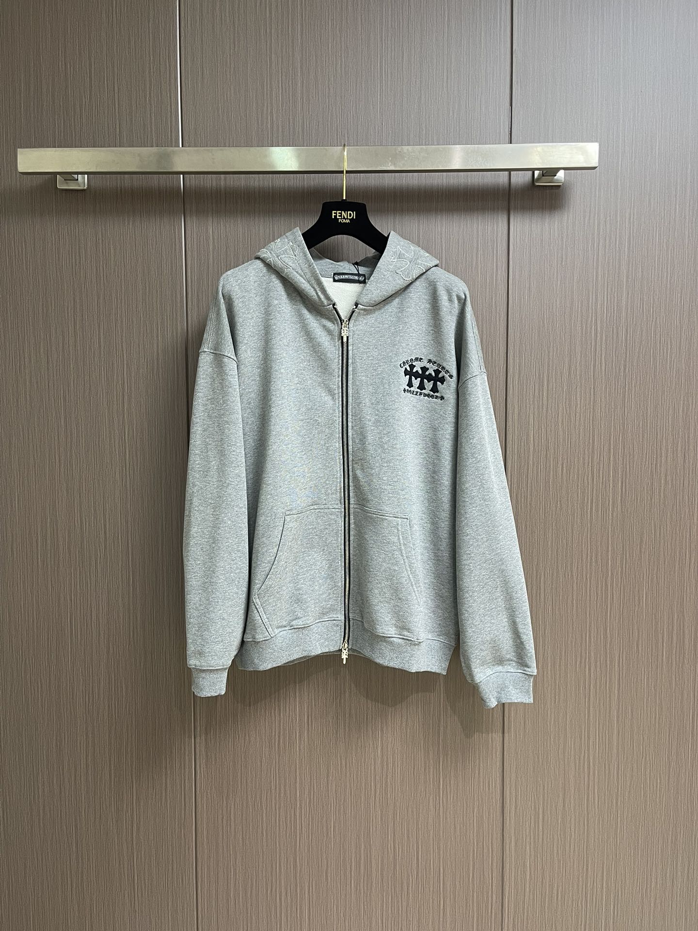 NO:548526,Tops, pants, CH, Croxin Cross Flower Logo Series Zipper Hooded Sweater Pants Set, Sweater Cross Flower Design, Japanese imported terry jacquard cotton material, the thickness and texture are randomly compared... The fabric is so the car cable machines used are all top German products, one with 7 digits, and the wiring is super neat!  !  !  Customer supplies original hardware, both positive and negative, beautiful. Size S-XL, chrome hearts, hoodie, sweatshirts, hats, alexander wang19860909上衣 裤子 CH 克罗心十字花标识系列拉链连帽卫衣卫裤套装,卫衣十字花设计,日本进口毛圈提花棉料,厚度和质感随意对比....面料质感到位,所以用的车线机都是德国顶级货,一台7位数,走线超级整齐！！！ 客供原厂五金,正反都无敌漂亮.尺码S-XL,,chrome hearts,hoodie,sweatshirts,hats,alexander wang,Men's clothing