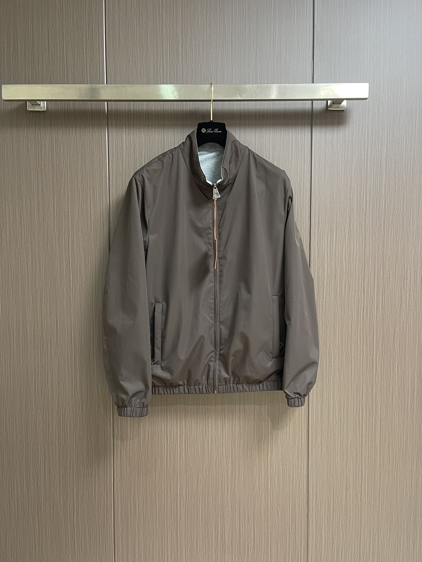 NO:548601,LP Loropiana 2025ss new double-sided jacket, fashionable and handsome, simple and versatile, original hardware and accessories logo, customized original fabric, not only crisp, maintains the trendy silhouette, but also comfortable to wear, the yarn weaving is more delicate, size M-4XL, loro pigana, loro pigana, jackets & coats, jackets & coats, alexander wang19860909LP Loropiana 2025ss新品双面穿夹克外套,时尚帅气,简约百搭款,原版五金辅料logo,定制原版面料,不仅挺括,保持潮流的廓形,又穿着舒适,纱织更细腻,尺码M-4XL,,loro piana,loro piana,jackets & coats,jackets & coats,alexander wang,Men's clothing