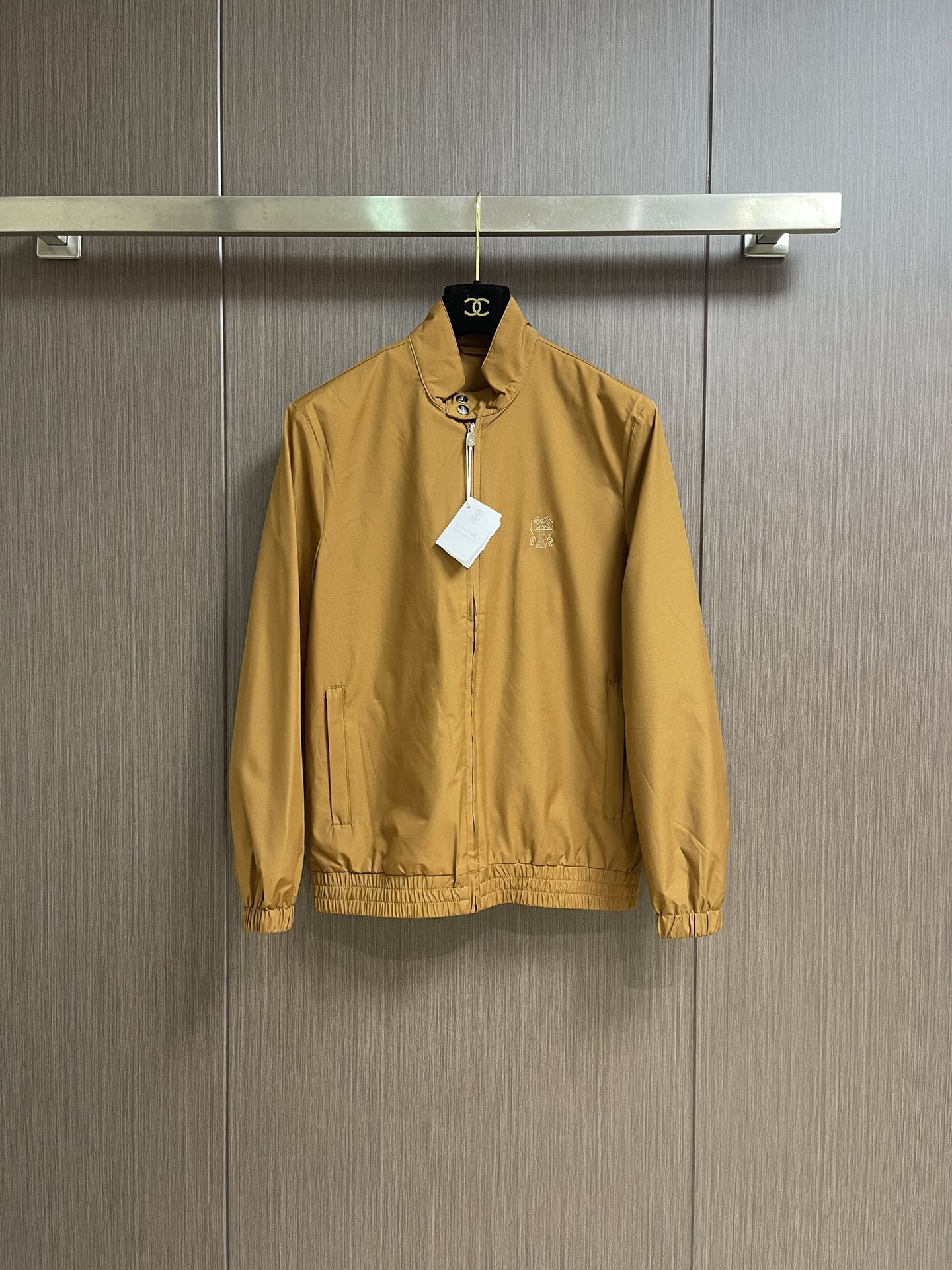 NO:548594,BC 2025ss early autumn new jacket jacket, all accessories are customized, high-end custom imported fabrics, refined from natural plant fibers, thinner than ordinary cotton fabrics, softer and comfortable to wear, not easy to irritate the skin, the fabric absorbs moisture and breathable, Size M-3XL,, jackets & coats, jackets & coats, alexander wang19860909BC 2025ss早秋新款夹克外套,辅料全部原版定制出品,高级定制进口面料,以天然植物纤维提炼出来,比一般棉织物轻薄 手感柔软,穿着舒适 完全不易有刺激皮肤 面料吸湿性、透气性良好 尺码M-3XL,,jackets & coats,jackets & coats,alexander wang,Men's clothing