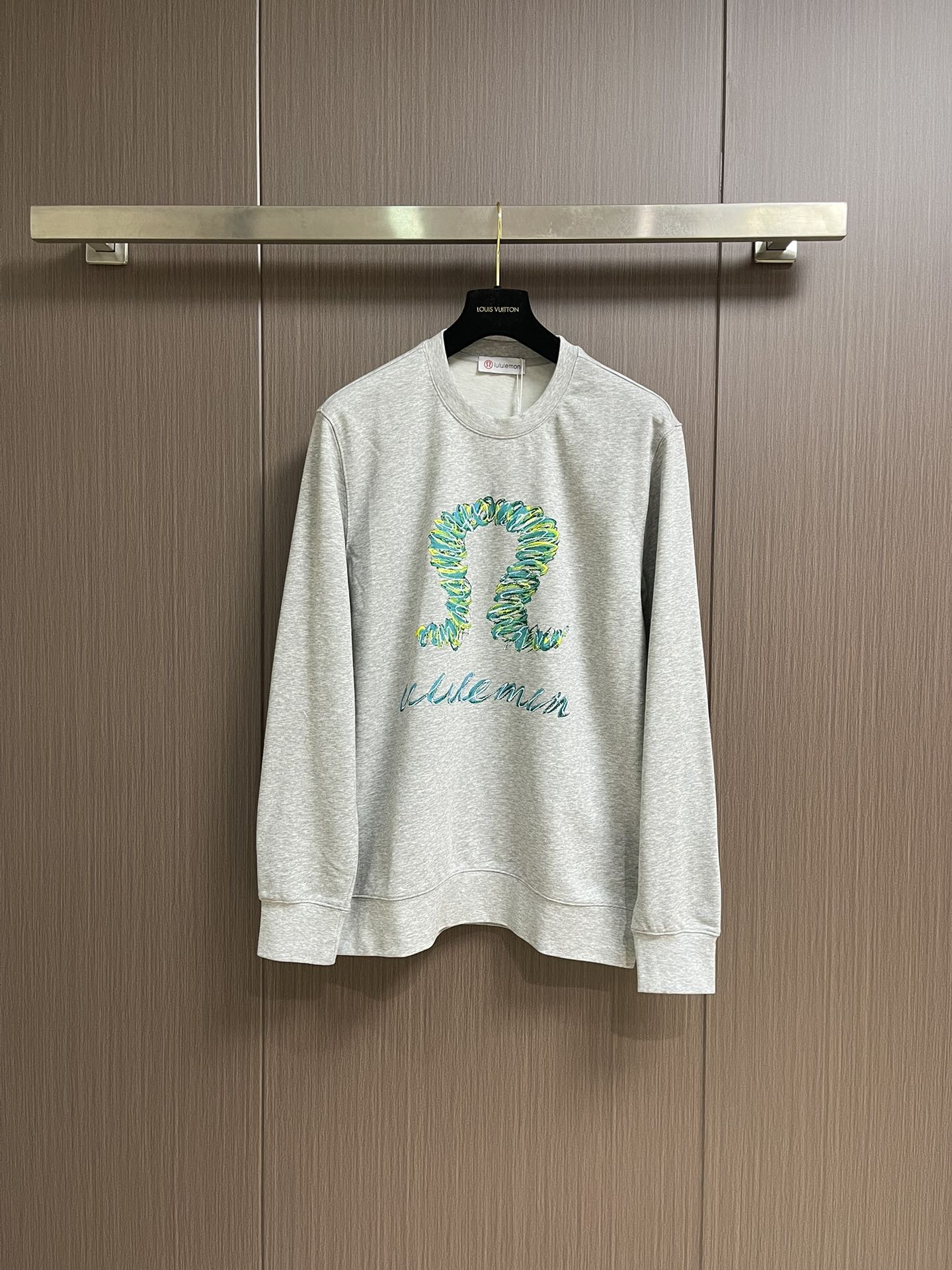 NO:567785,lululemon's new printed round neck long-sleeved T-shirt!  320g high weight 32 double yarn pure cotton fabric, wide version, the patterns are printed and full of design, the same style for men and women, versatile and easy to wear. Sizes M-XXL, tees, t-shirt, alexander wang19860909lululemon 新款印花圆领长袖t恤！320克高克重32双纱纯棉面料,版型阔版,图案都做了印花图案设计感十足,男女同款 百搭又好穿.尺码M-XXL,,tees，t-shirt,alexander wang,Men's clothing