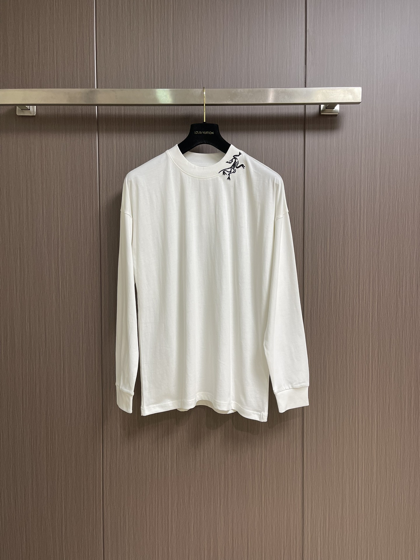 NO:571312,ARCTERYC 2025FW early autumn new long-sleeved T-shirt, an indispensable base long-sleeved shirt, this is the one your wardrobe lacks, it is so comfortable, it is really easy to wear, it is super comfortable against the body!  !  Can be worn under anything, the fabric is customized to 280 grams of pure cotton, and the accessories are customized to restore the quality!  Size M-3XL,arc'teryx,tees,t-shirt,alexander wang19860909ARCTERYC 始祖鸟 2025FW早秋新款长袖T恤,必不可少的打底长袖衫,这就是你衣柜缺的那件,舒服的它真的太好穿了,贴身超级舒适！！可以穿在一切的里边,面料定制280克纯棉,定制辅料还原度！尺码M-3XL,arc'teryx,tees，t-shirt,alexander wang,Men's clothing