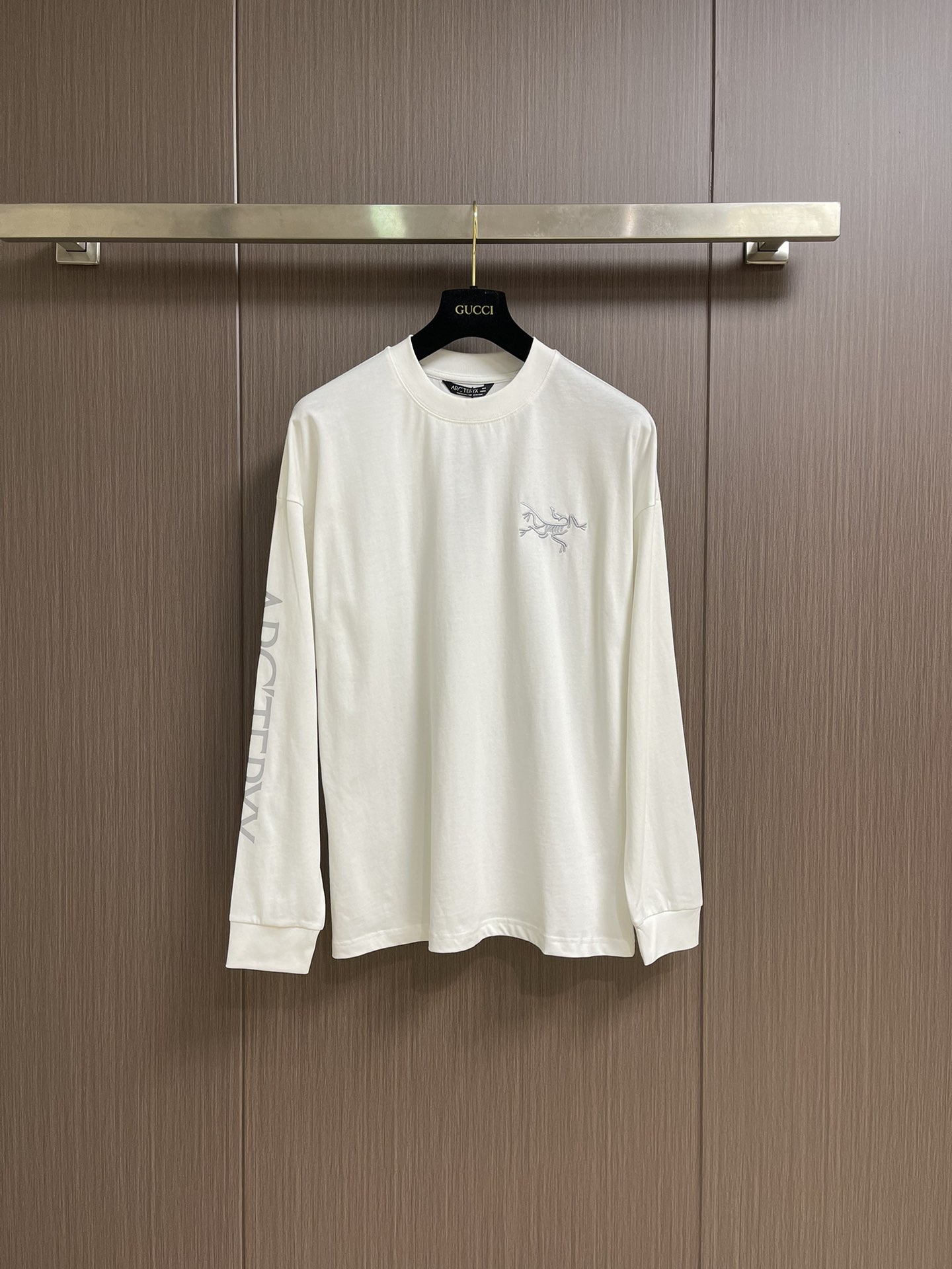 NO:565800,ARCTERYC 2025FW early autumn new long-sleeved T-shirt, an indispensable base long-sleeved shirt, this is the one your wardrobe lacks, it is so comfortable, it is really easy to wear, it is super comfortable against the body!  !  Can be worn under anything, the fabric is customized to 280 grams of pure cotton, and the accessories are customized to restore the quality!  Size M-3XL,arc'teryx,tees,t-shirt,alexander wang19860909ARCTERYC 始祖鸟 2025FW早秋新款长袖T恤,必不可少的打底长袖衫,这就是你衣柜缺的那件,舒服的它真的太好穿了,贴身超级舒适！！可以穿在一切的里边,面料定制280克纯棉,定制辅料还原度！尺码M-3XL,arc'teryx,tees，t-shirt,alexander wang,Men's clothing