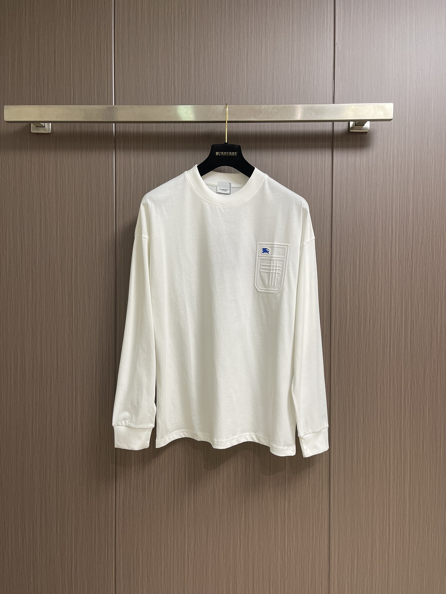 NO:567815,Burberry 2025SS early autumn new bottoming shirt long-sleeved T-shirt, made of Xinjiang long-staple cotton, treated with liquid ammonia, the bottom hem is half-stitched and the whole dress is washed, super skin-friendly. Size M-3XL, burberry, tees, t-shirt, alexander wang19860909Burberry 2025SS早秋新款打底衫长袖T恤,新疆长绒棉制造,液氨处理,底边挑脚半针整件衣服水洗,穿着超亲肤.尺码M-3XL,,burberry,tees，t-shirt,alexander wang,Men's clothing