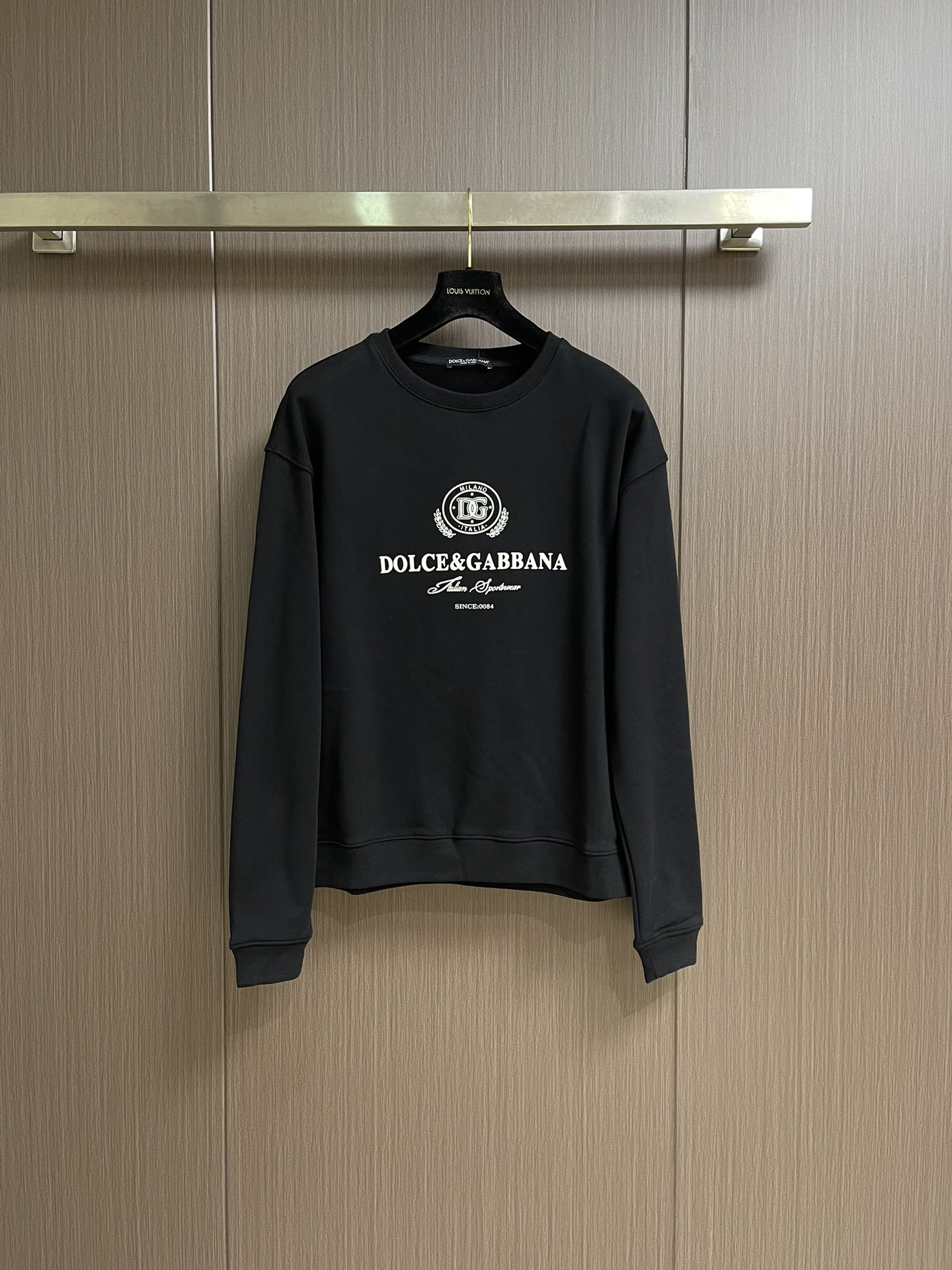 NO:565848,DOLCE &GABBANA DG 2025SS new logo printed round neck sweatshirt, customized fabric 400g pure cotton fabric, loose fit, super handsome upper body, same style for men and women. Size 44-54 M-4XL,,Dolce&Gabbana,hoodie,sweatshirts,alexander wang19860909DOLCE &GABBANA DG 2025SS新款Logo印花圆领卫衣 定制面料 400g纯棉面料 宽松版型 上身超级帅 男女同款.尺码44-54 M-4XL,,Dolce&Gabbana,hoodie,sweatshirts,alexander wang,Men's clothing