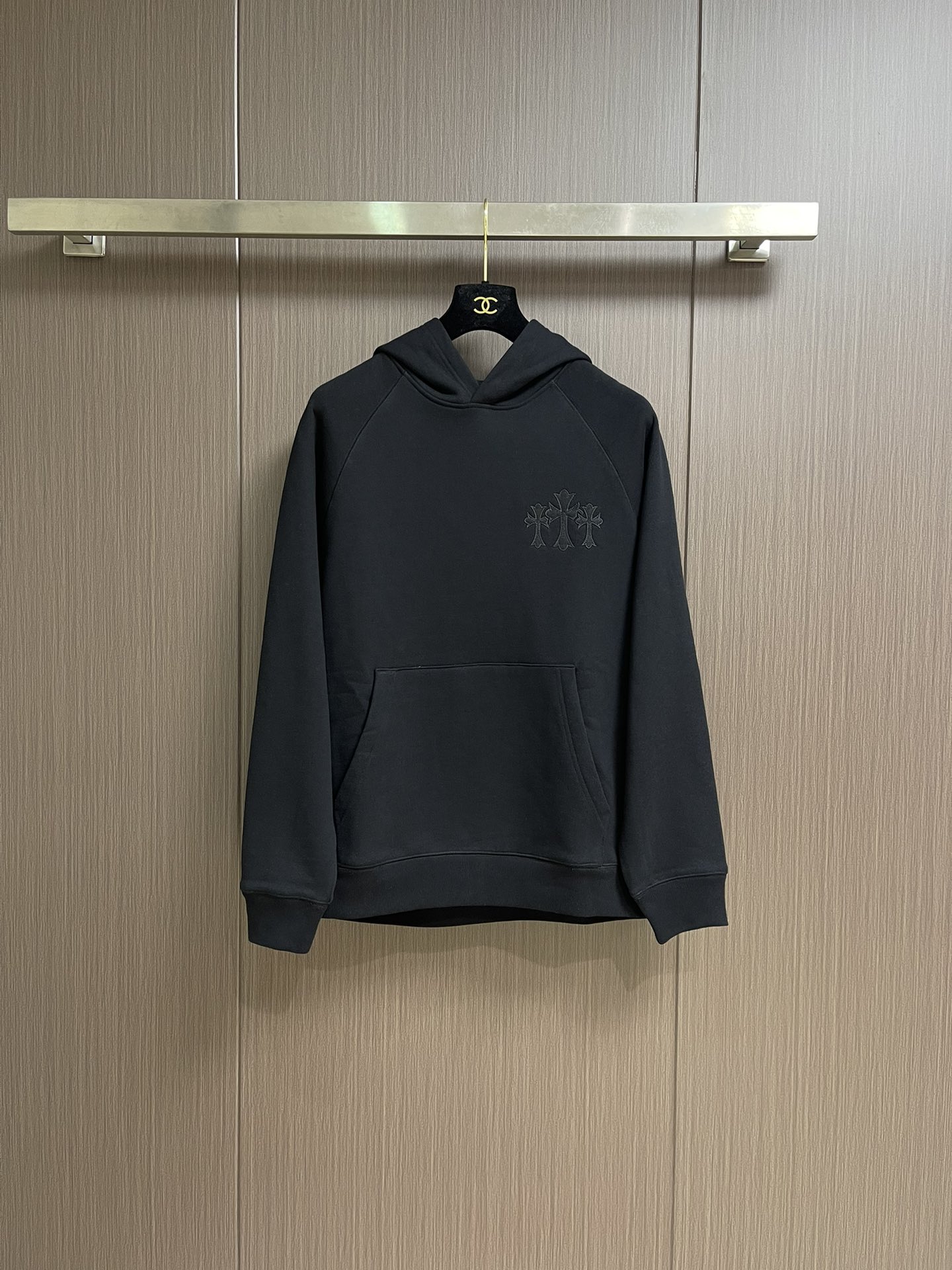 NO:571316,Come Hearts CH 2025SS American acid washed distressed laser burnt appliqué embroidered casual hooded sweatshirt for couples, customized fabric 440g tripe terry fabric!  American-style acid-washed and distressed original fabric, laser burnt pattern + patch embroidery, exquisite embroidery of letters!  Heavy washing makes the clothes very soft!  Not picky, the upper body is absolutely stylish and extremely luxurious. Sizes S-XL, hoodie, sweatshirts, hats, alexander wang19860909Come Hearts CH 2025SS美式酸洗做旧激光烧花贴布绣情侣休闲连帽卫衣,定制面料440克牛肚毛圈面料！美式酸洗做旧原身布激光烧花＋贴布绣 字母精致刺绣！经过重水洗使得衣服很柔软！不挑人 上身绝对的有型 极度奢华.尺码S-XL,,hoodie,sweatshirts,hats,alexander wang,Men's clothing