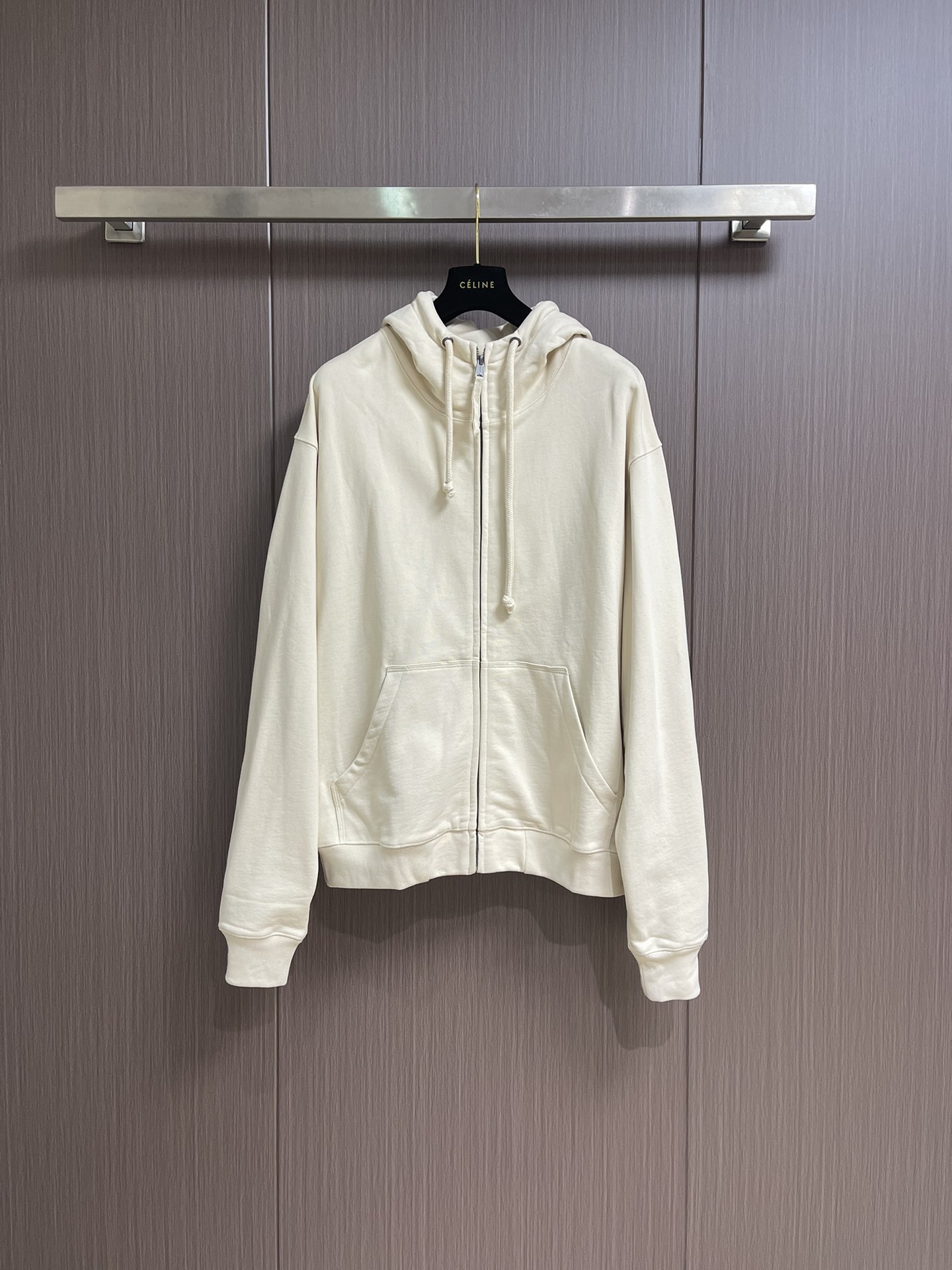 NO:569801,Maison Margiela MM6 Margiela back logo stitching, dark pattern embroidery number zipper sweatshirt jacket, original precise letters, all sizes are the same!  Customized and dyed fabrics, all black colors are reactive black, 1% shrinkage, ensuring that the garments are not easy to shrink or deform, and maintain long-term beauty. Customized complete set of mm6 accessories, craft printing + embroidery + hand-sewn four-corner markings. Sizes XS-L, masion margiela, masion margiela, hoodie, sweatshirts, jackets & coats, alexander wang19860909Maison Margiela MM6 马吉拉后背徽标缝线暗纹刺绣数字拉链卫衣外套,原版精准字母 大小均一致！定制订染面料,黑色均采用活性黑,1％缩率,确保成衣不易缩水不易变形,保持长久的美观,定制整套mm6辅料,工艺印花＋刺绣＋手工缝四角标.尺码XS-L,,masion margiela,masion margiela,hoodie,sweatshirts,jackets & coats,alexander wang,Men's clothing