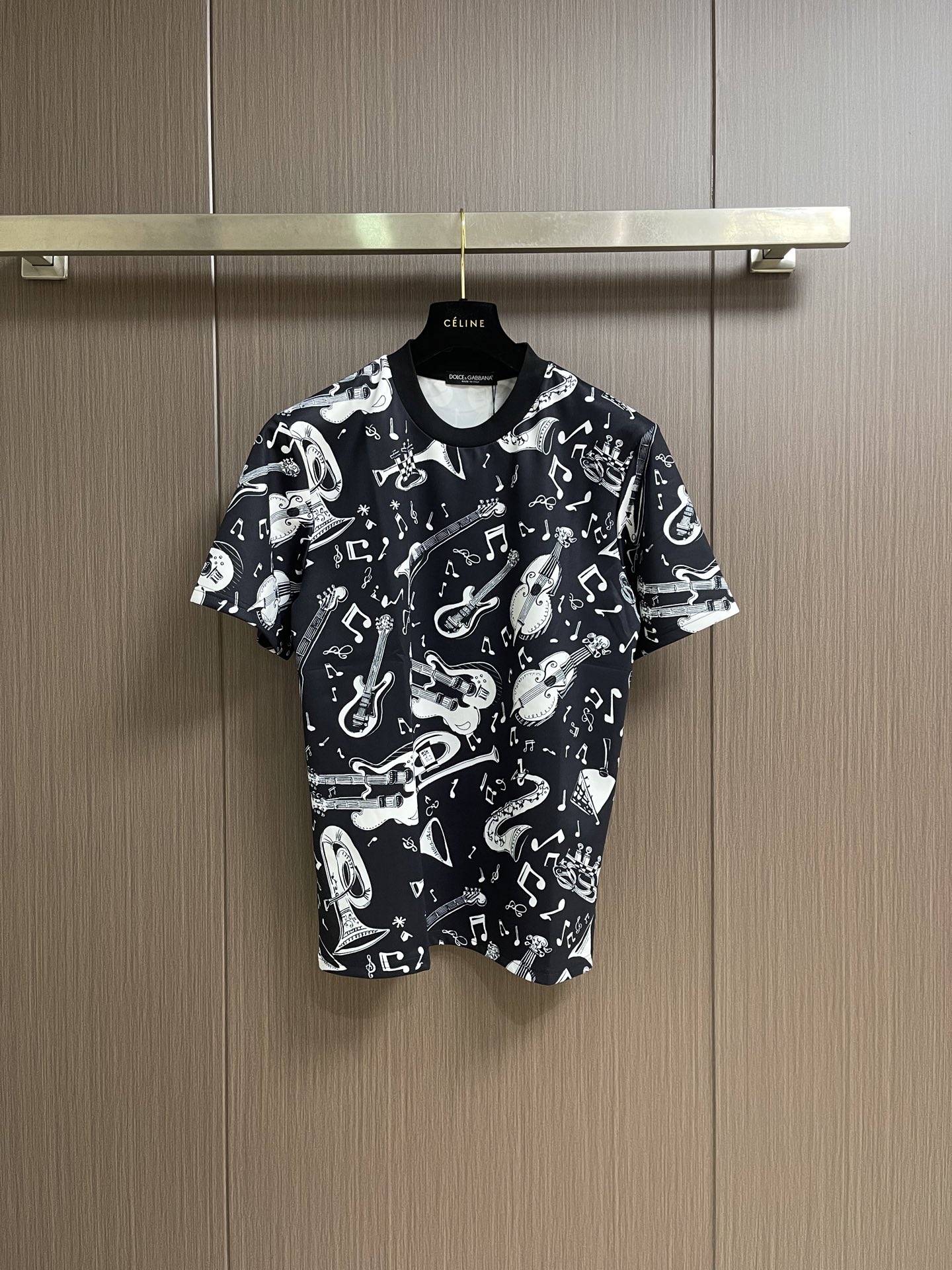NO:837852,Tops Shorts DG DOLCE&GABBANA 2026ss new retro palace style printed short-sleeved T-shirt shorts suit, using retro palace style exquisite all-over printing design, angels and other gorgeous elements, with strong visual impact; the suit is worry-free to match, showing luxurious personality and fashionable uniqueness. Slim version. Sizes S-XL, Dolce&Gabbana, shorts, T-shirt, tees, t-shirt,19860909上衣 短裤 DG DOLCE&GABBANA 2026ss新款复古宫廷风印花短袖T恤短裤套装,采用复古宫廷风格精致满印设计,天使等华丽元素,视觉冲击力强；套装搭配省心,尽显奢华个性,兼具时尚独特性 修身版型.尺码S-XL,,Dolce&Gabbana,shorts,T-shirt,tees，t-shirt,,Men's clothing