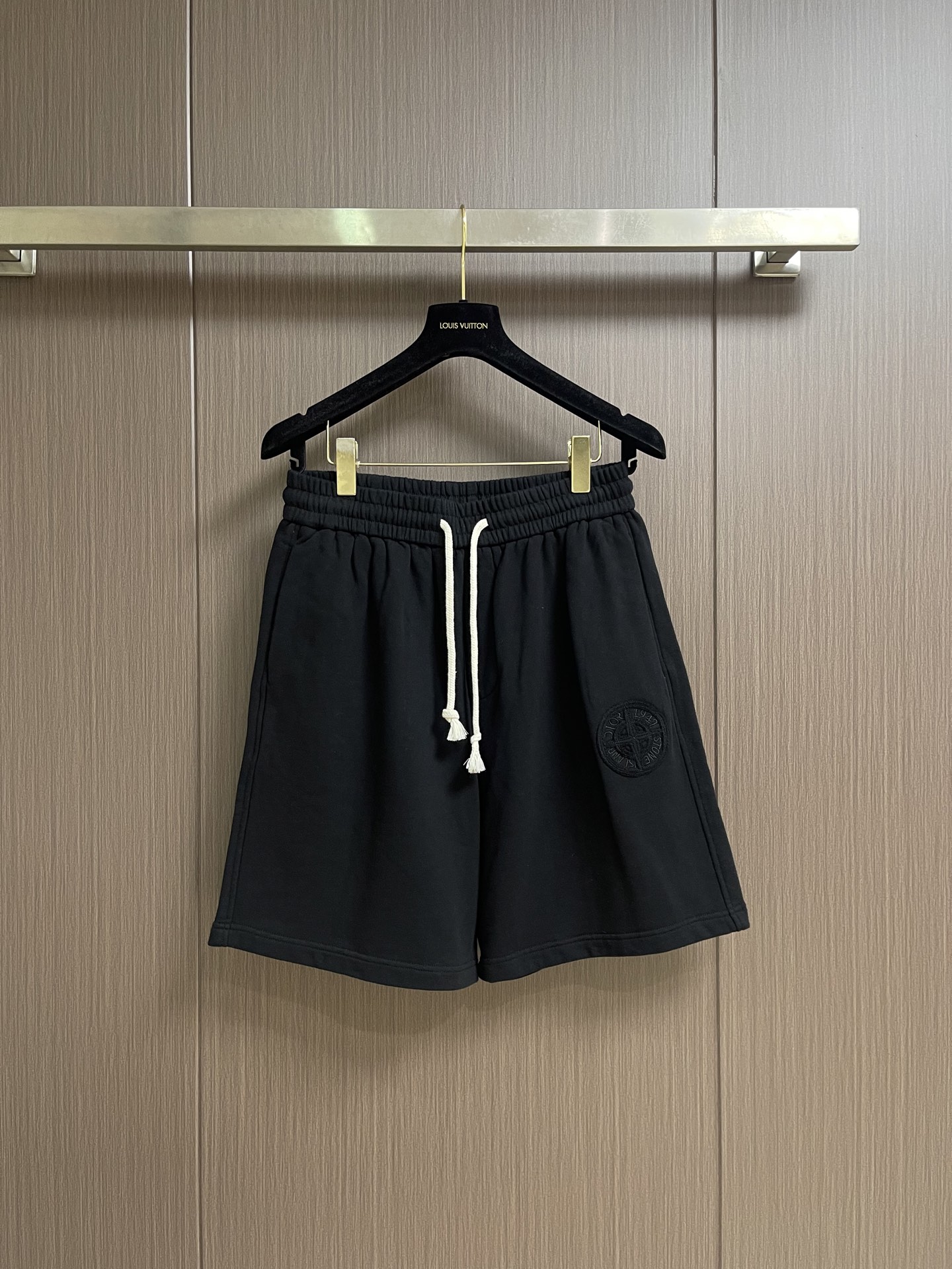 NO:842703,STONE ISLAND's new casual shorts, customized fabrics with high breathability and comfort, impeccable details, brand element design concept, reflecting high quality. It feels delicate and soft!  It presents a casual cut and the upper body shape is awesome!  Size S-XXL,,shorts,19860909STONE ISLAND石头岛新款休闲短裤,定制面料 透气舒适度高,细节无可挑剔,品牌元素设计理念,体现高品质.手感细腻柔软！呈现休闲裁剪,上身版型超赞！尺码S-XXL,,shorts,,Men's clothing
